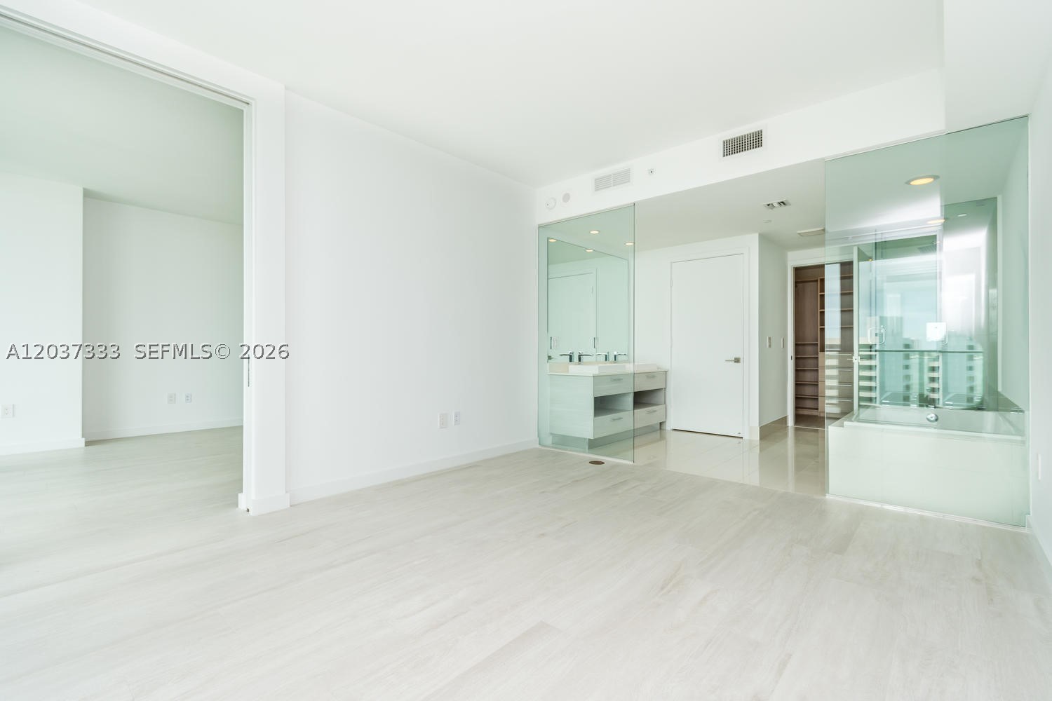 650 NE 32nd St #805, Miami FL 33137