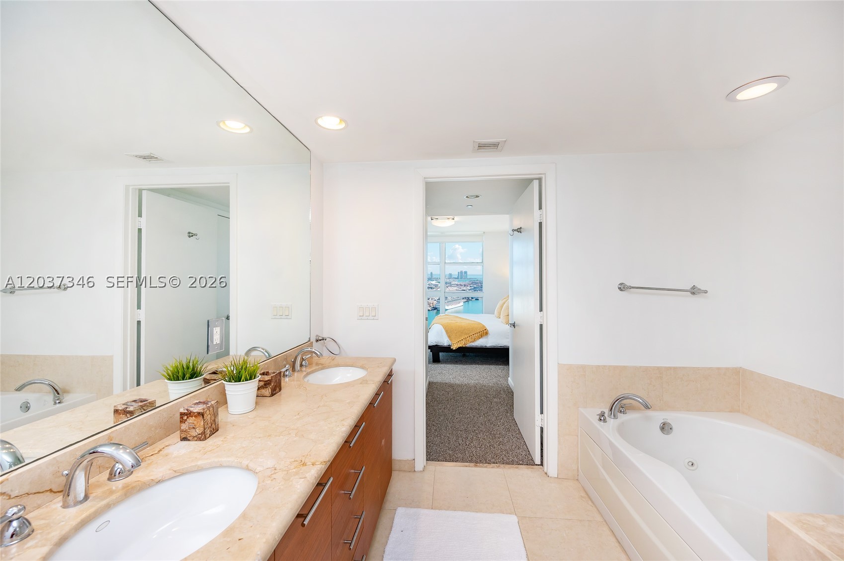 50 Biscayne Blvd #4104, Miami FL 33132
