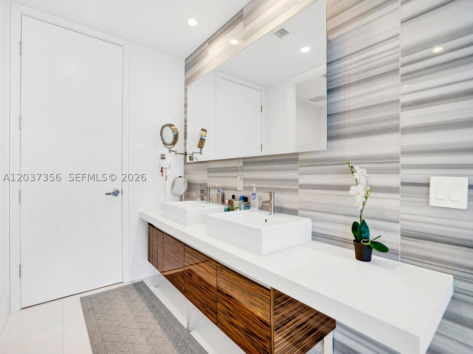 1100 Biscayne Blvd #4001, Miami FL 33132