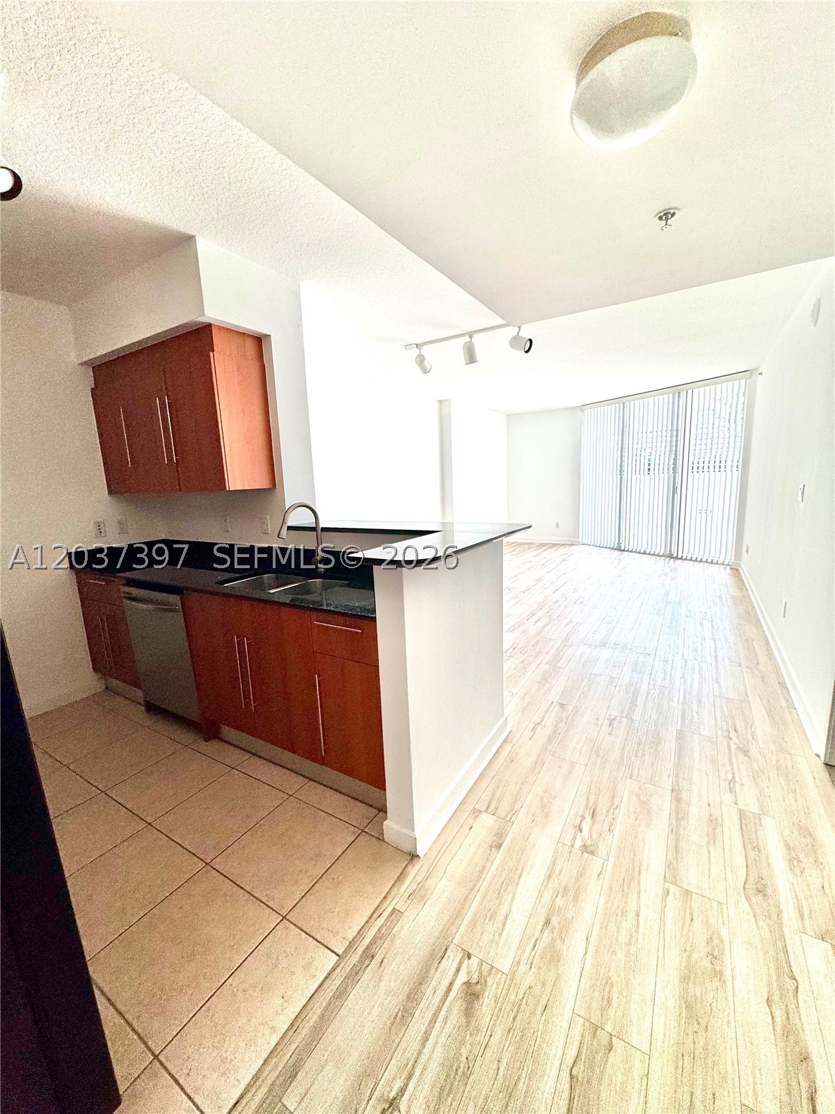 325 S Biscayne Blvd #1116, Miami FL 33131