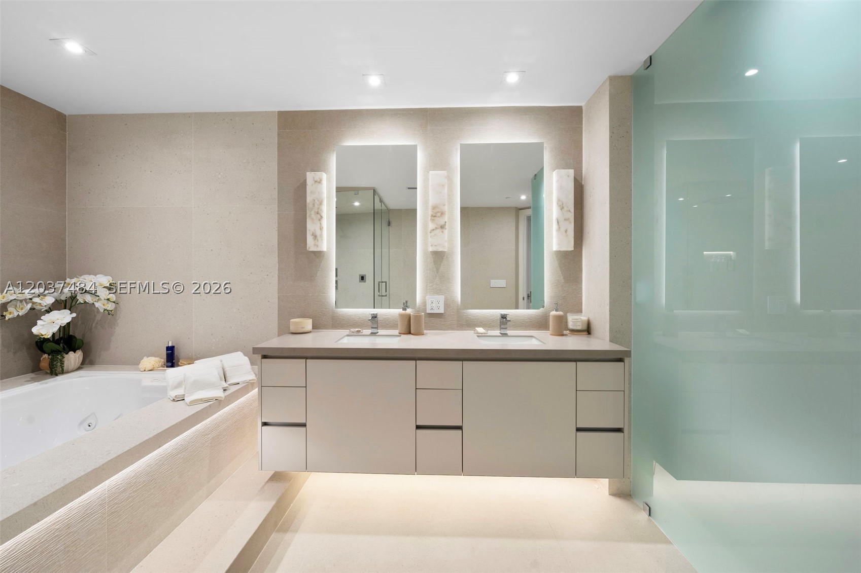 60 Edgewater Dr #11F, Coral Gables FL 33133