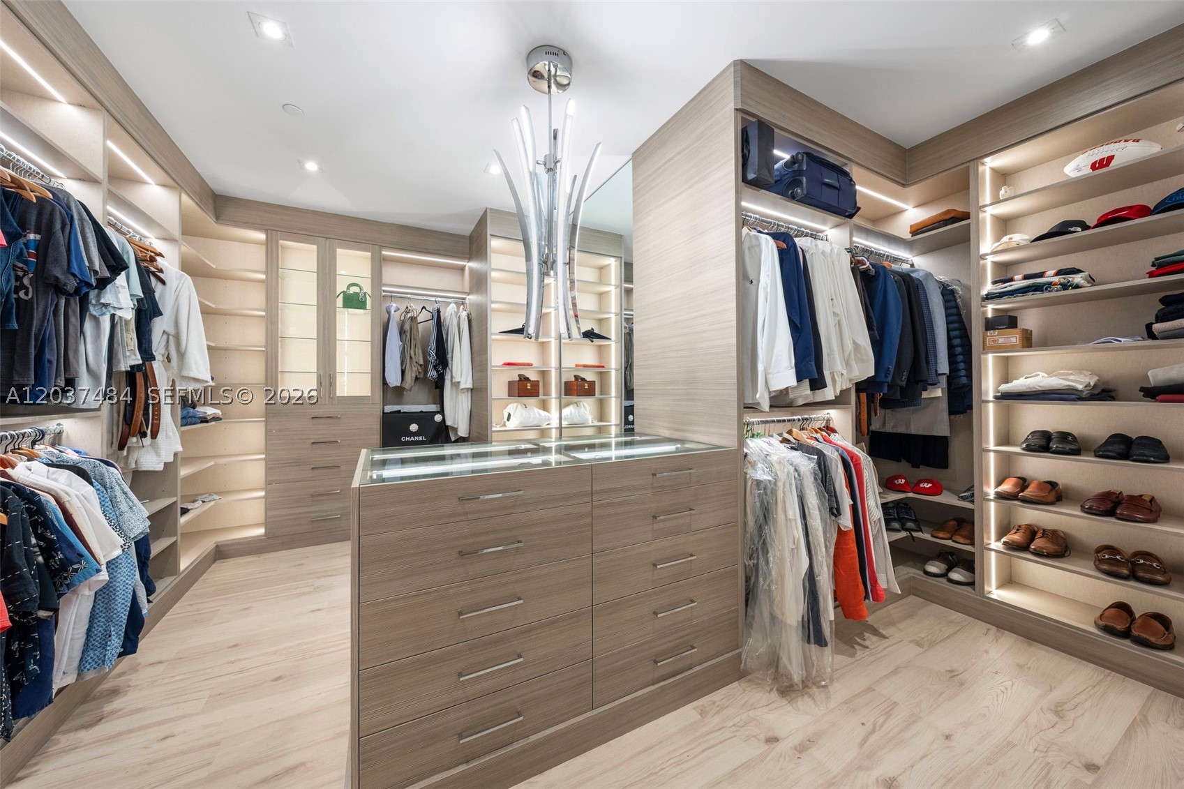 60 Edgewater Dr #11F, Coral Gables FL 33133