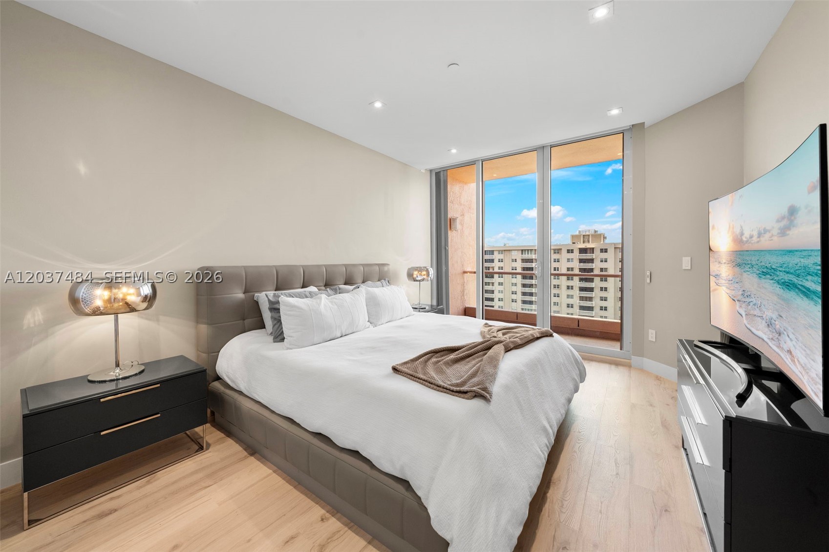 60 Edgewater Dr #11F, Coral Gables FL 33133