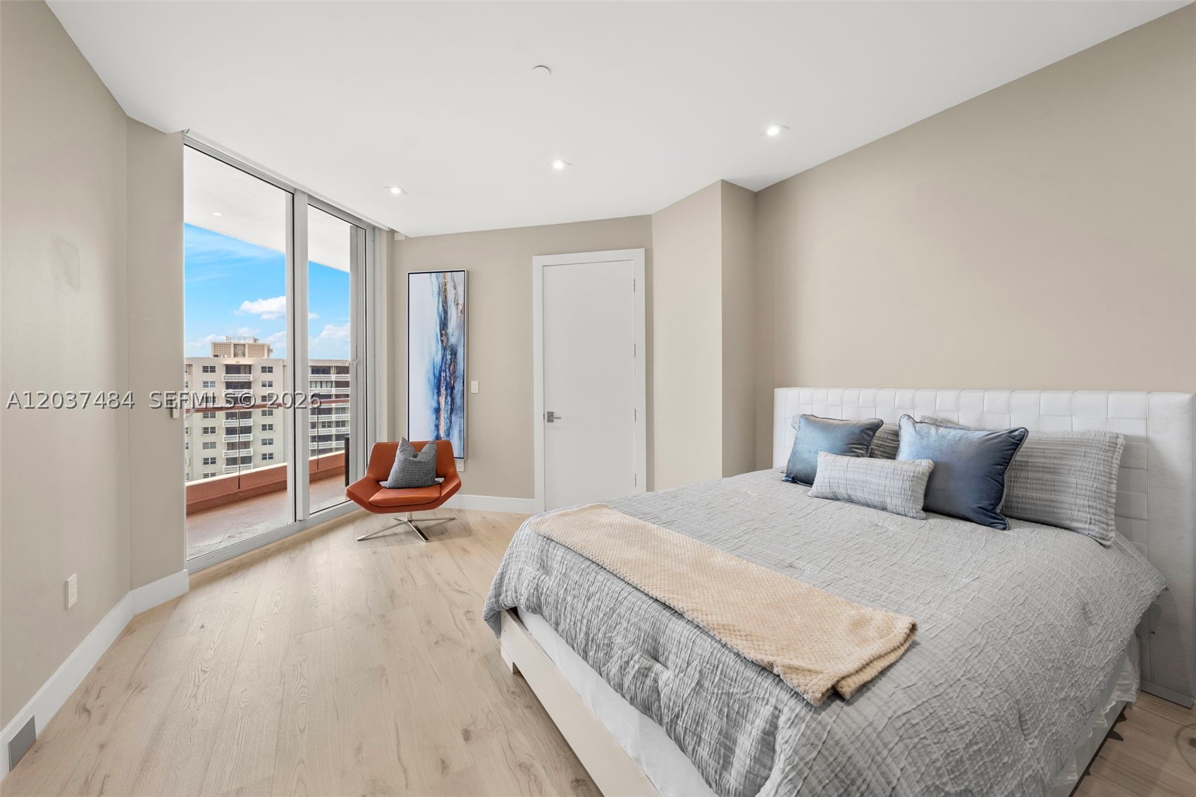 60 Edgewater Dr #11F, Coral Gables FL 33133