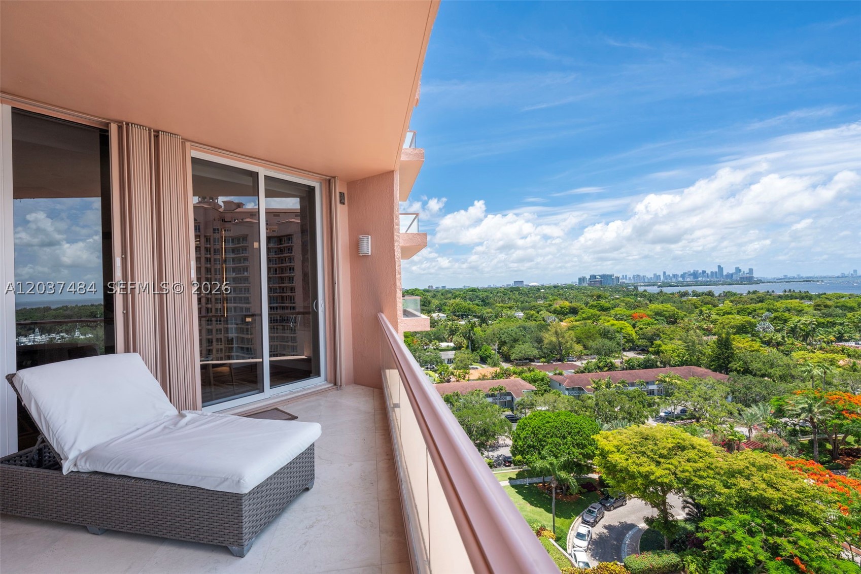 60 Edgewater Dr #11F, Coral Gables FL 33133