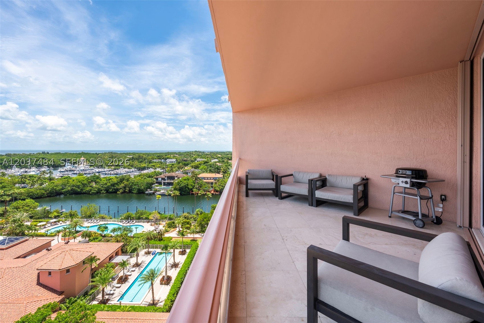 60 Edgewater Dr #11F, Coral Gables FL 33133