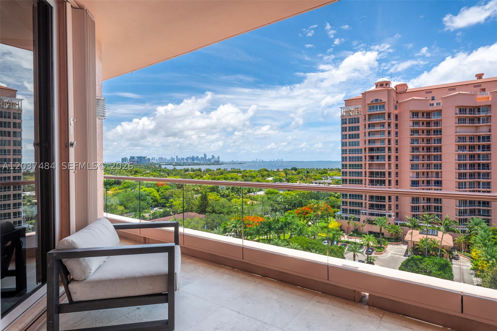 60 Edgewater Dr #11F, Coral Gables FL 33133