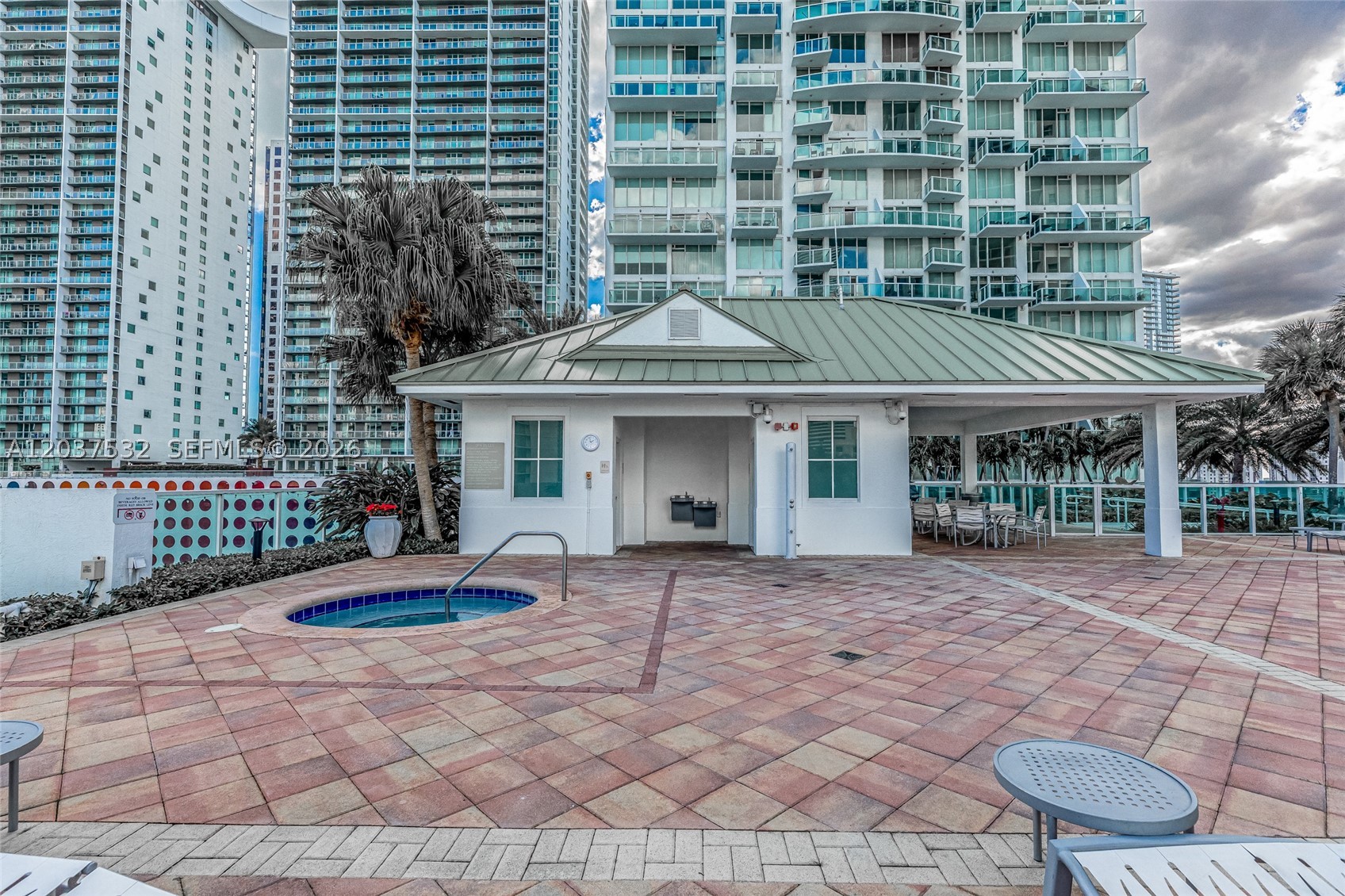 41 SE 5th St #706, Miami FL 33131