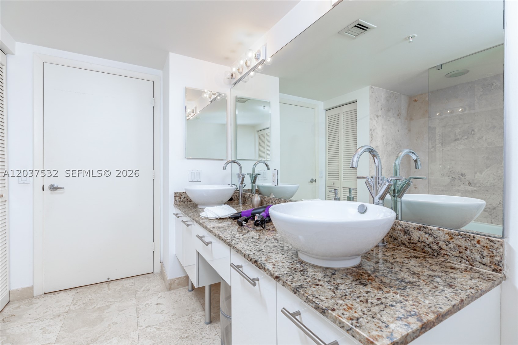 41 SE 5th St #706, Miami FL 33131