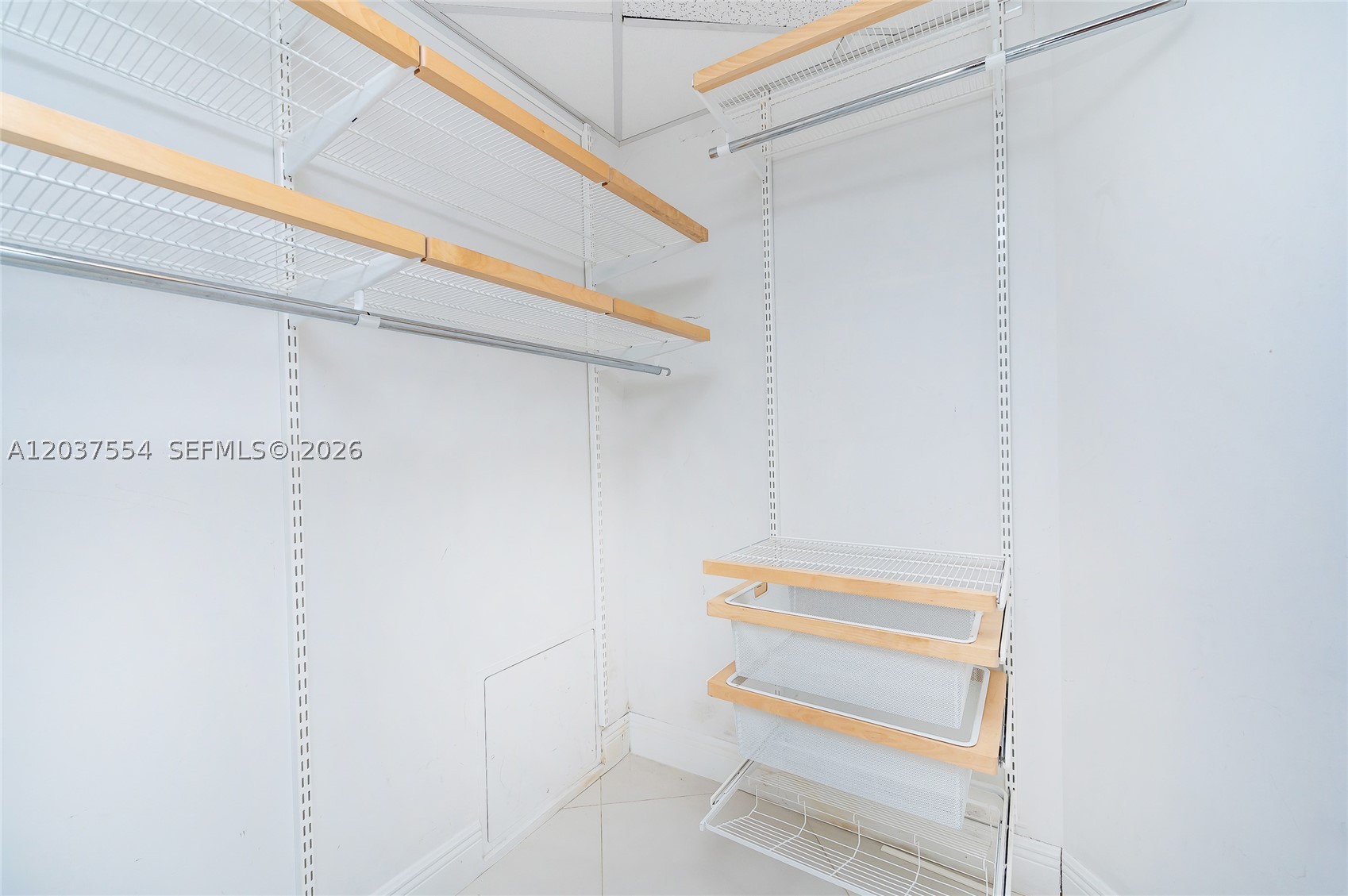 475 Brickell Ave #2908, Miami FL 33131