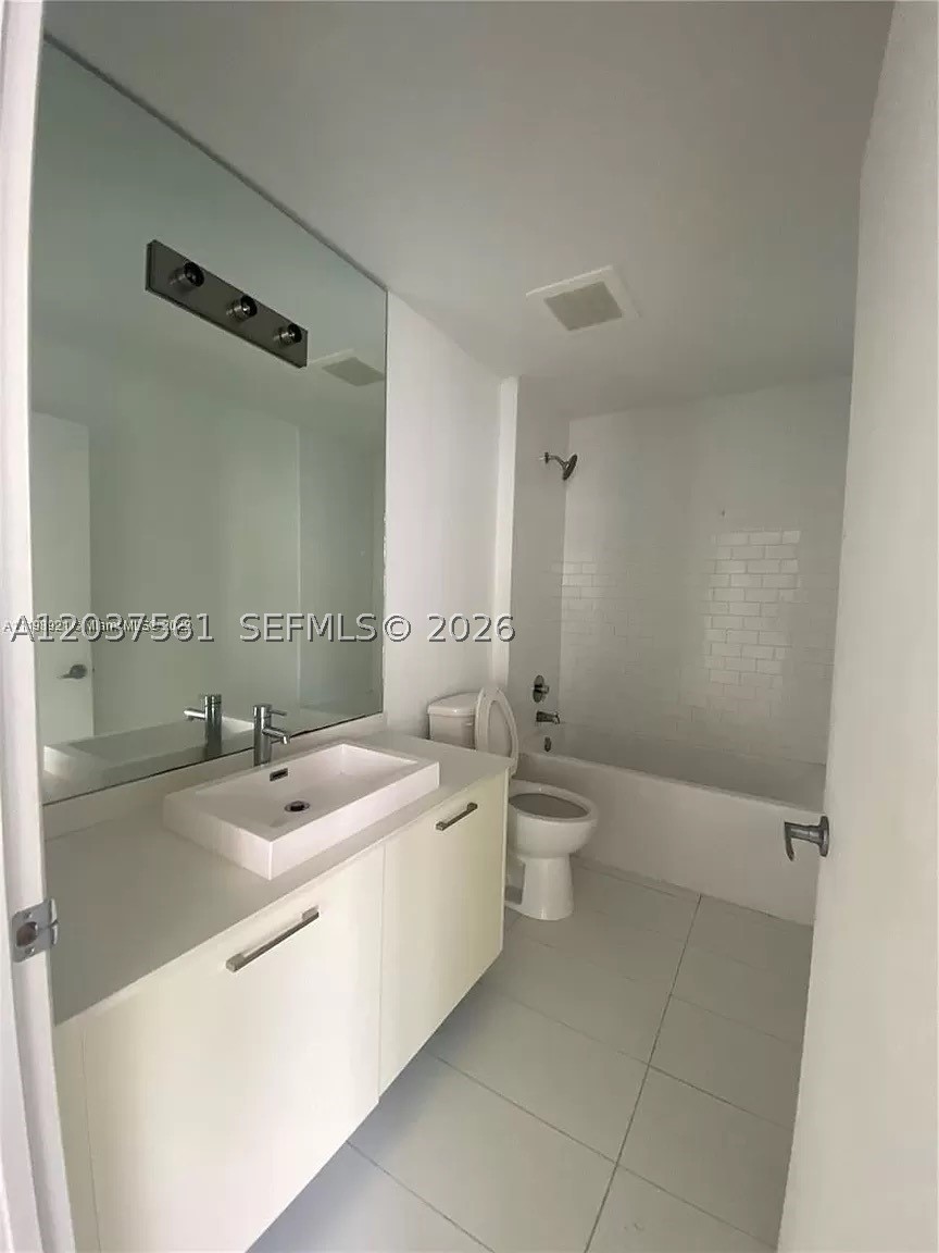 151 SE 1st St #2405, Miami FL 33131