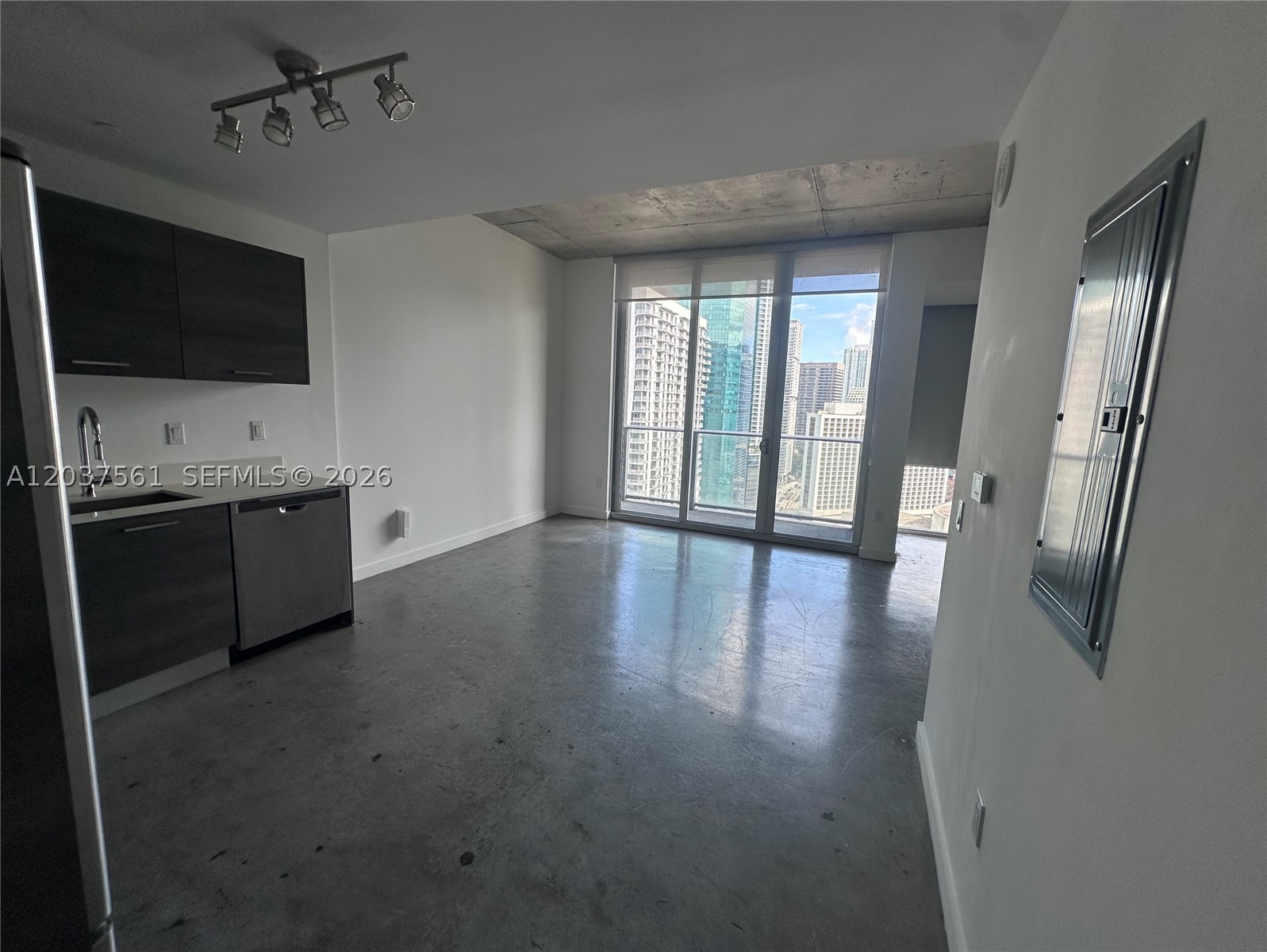 151 SE 1st St #2405, Miami FL 33131