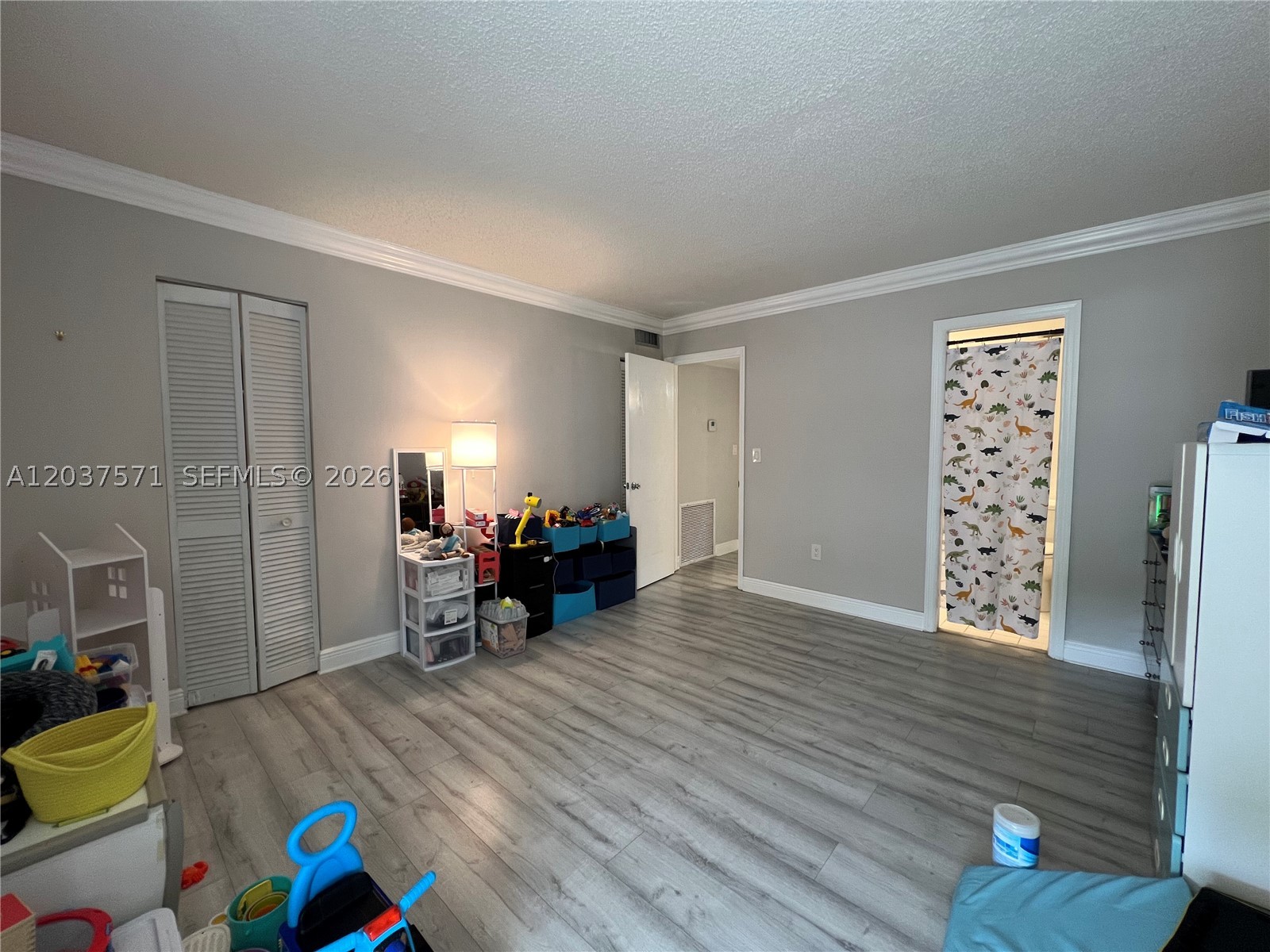 6886 N Kendall Dr #D407, Pinecrest FL 33156
