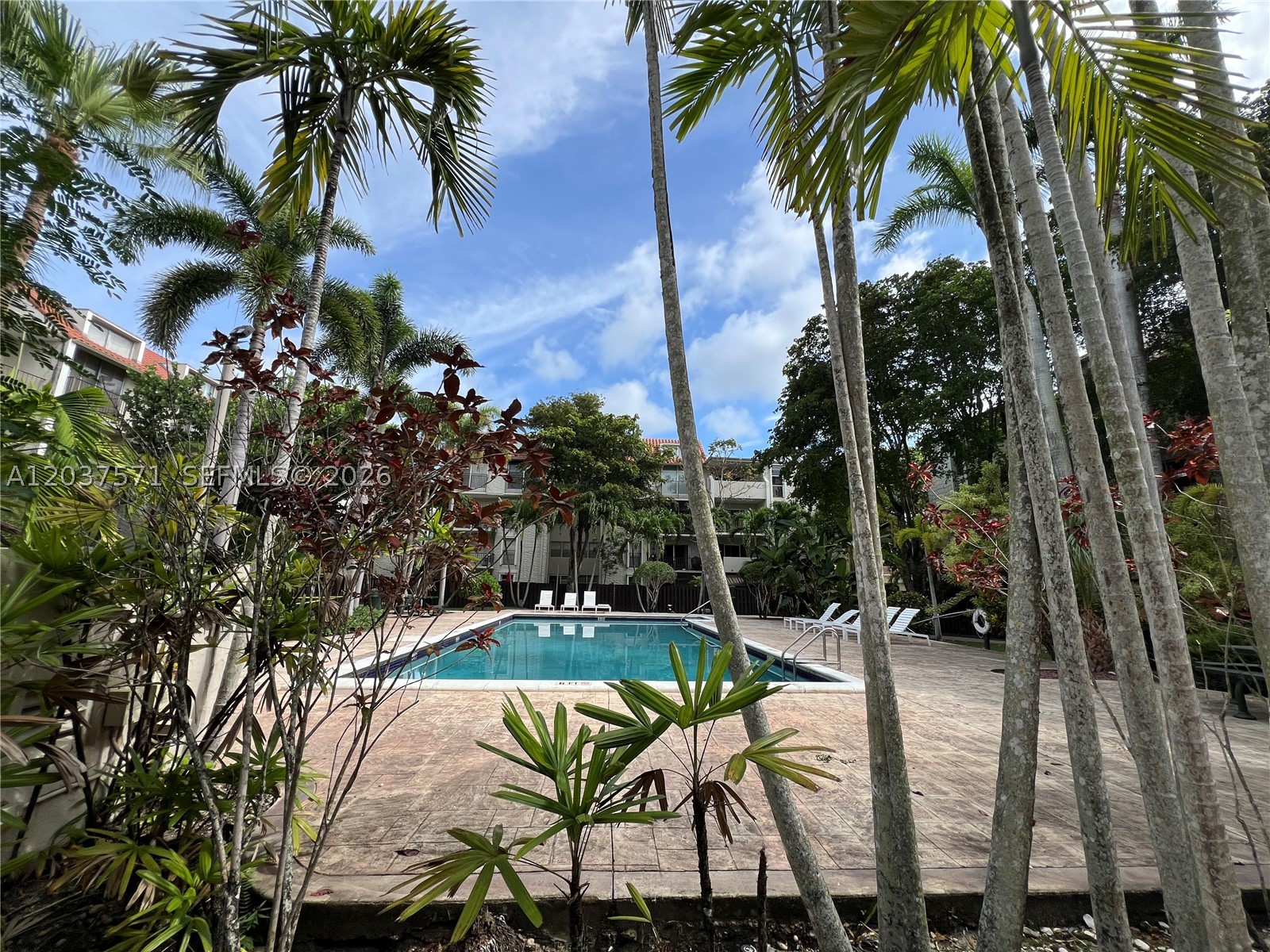 6886 N Kendall Dr #D407, Pinecrest FL 33156