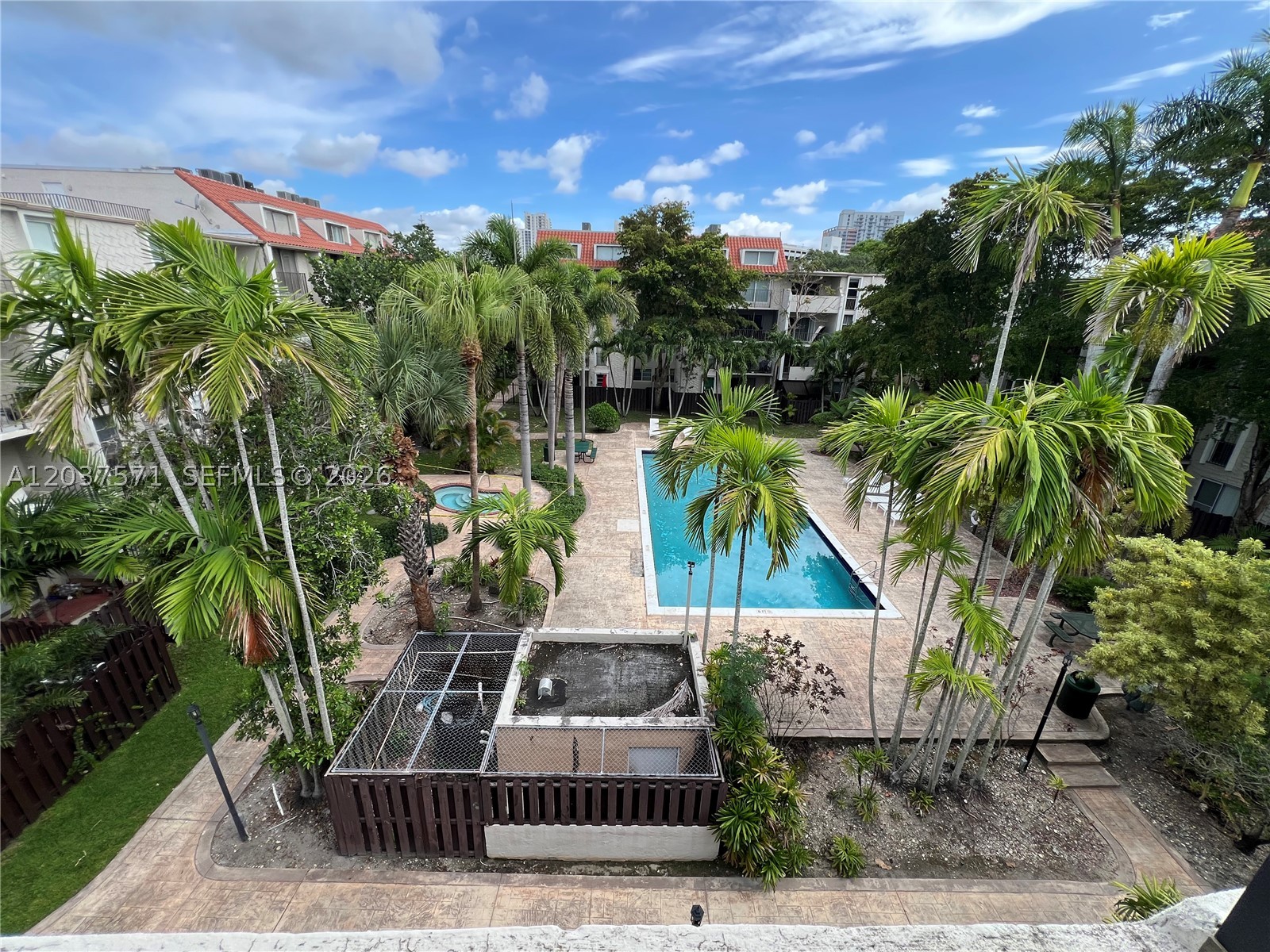 6886 N Kendall Dr #D407, Pinecrest FL 33156