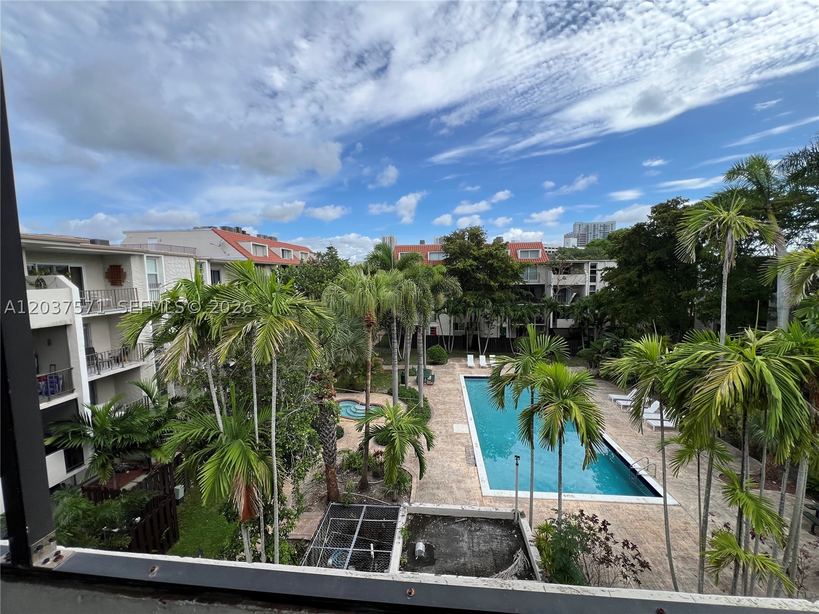 6886 N Kendall Dr #D407, Pinecrest FL 33156