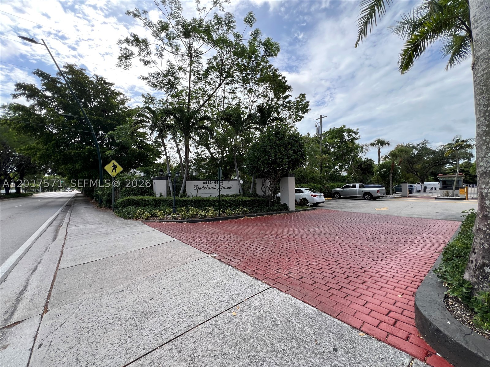 6886 N Kendall Dr #D407, Pinecrest FL 33156