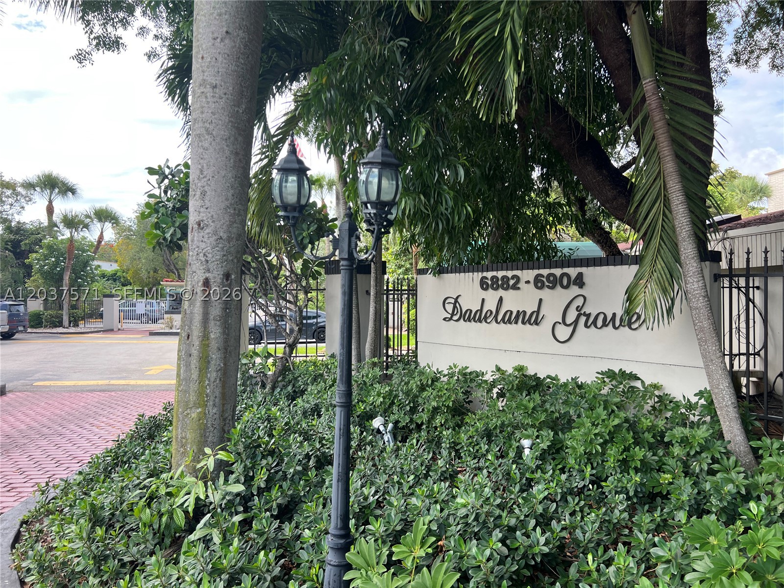 6886 N Kendall Dr #D407, Pinecrest FL 33156