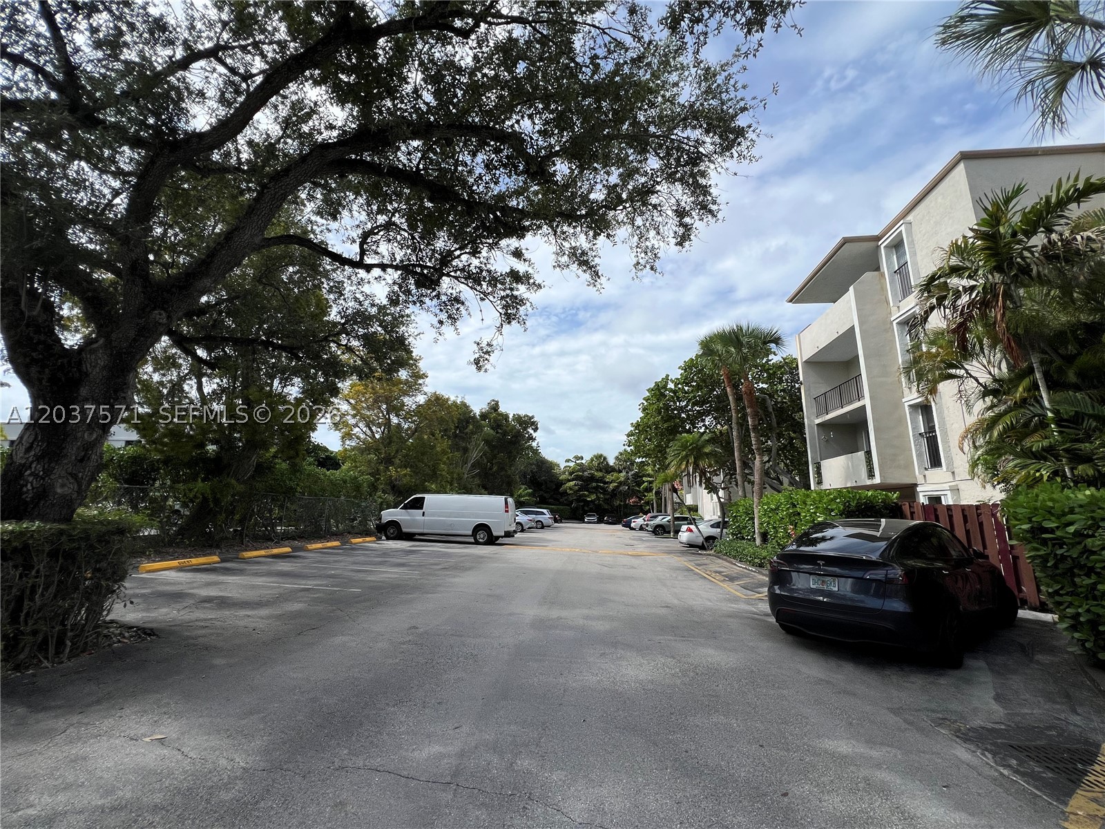 6886 N Kendall Dr #D407, Pinecrest FL 33156
