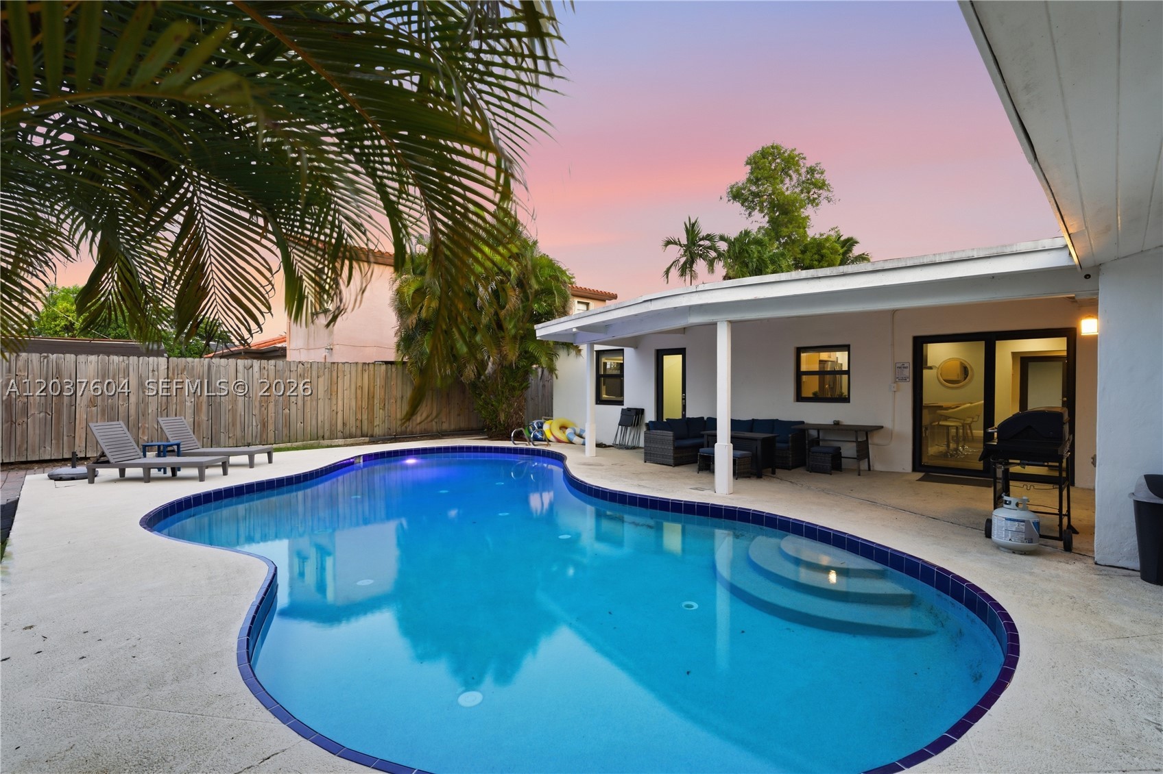 7395 SW 39th St, Miami FL 33155