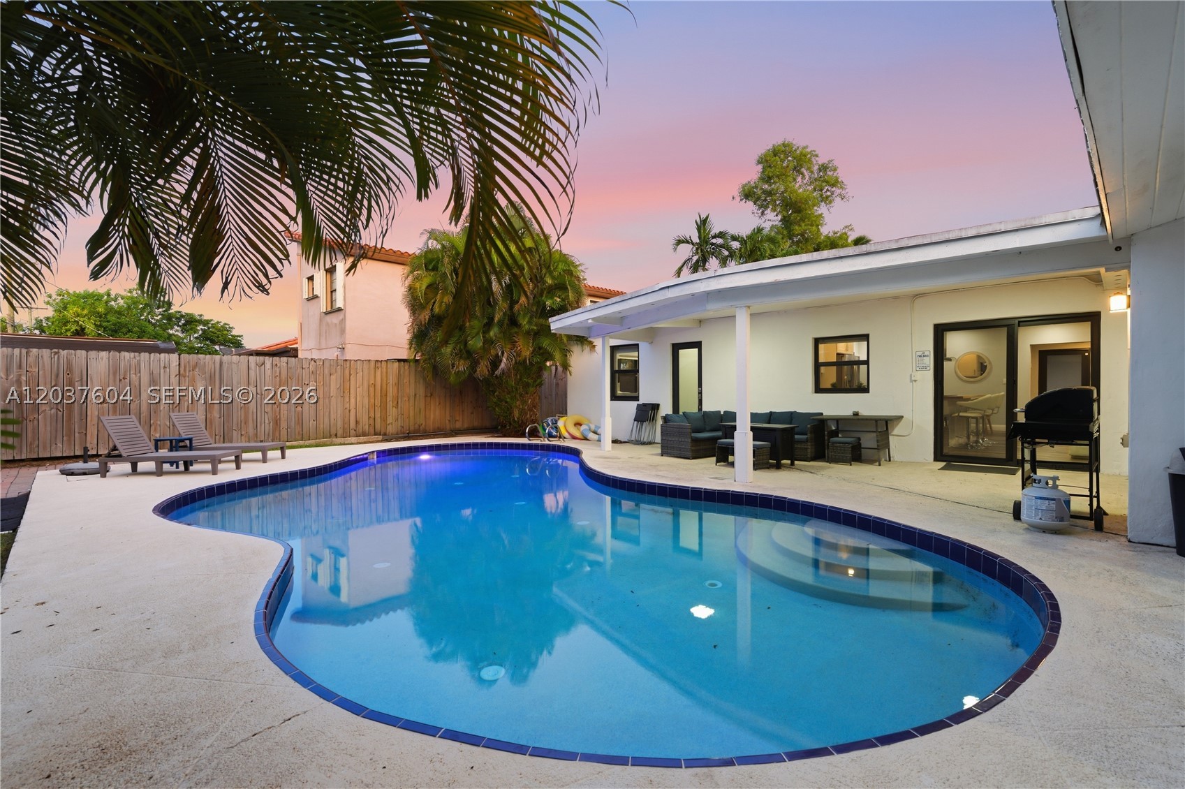 7395 SW 39th St, Miami FL 33155