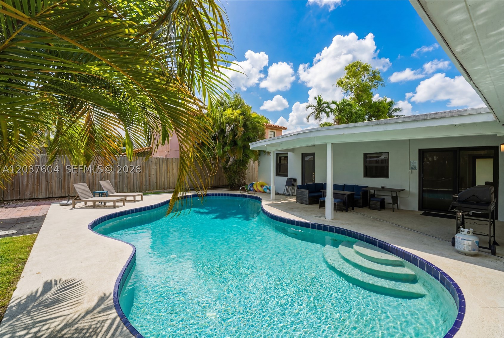 7395 SW 39th St, Miami FL 33155