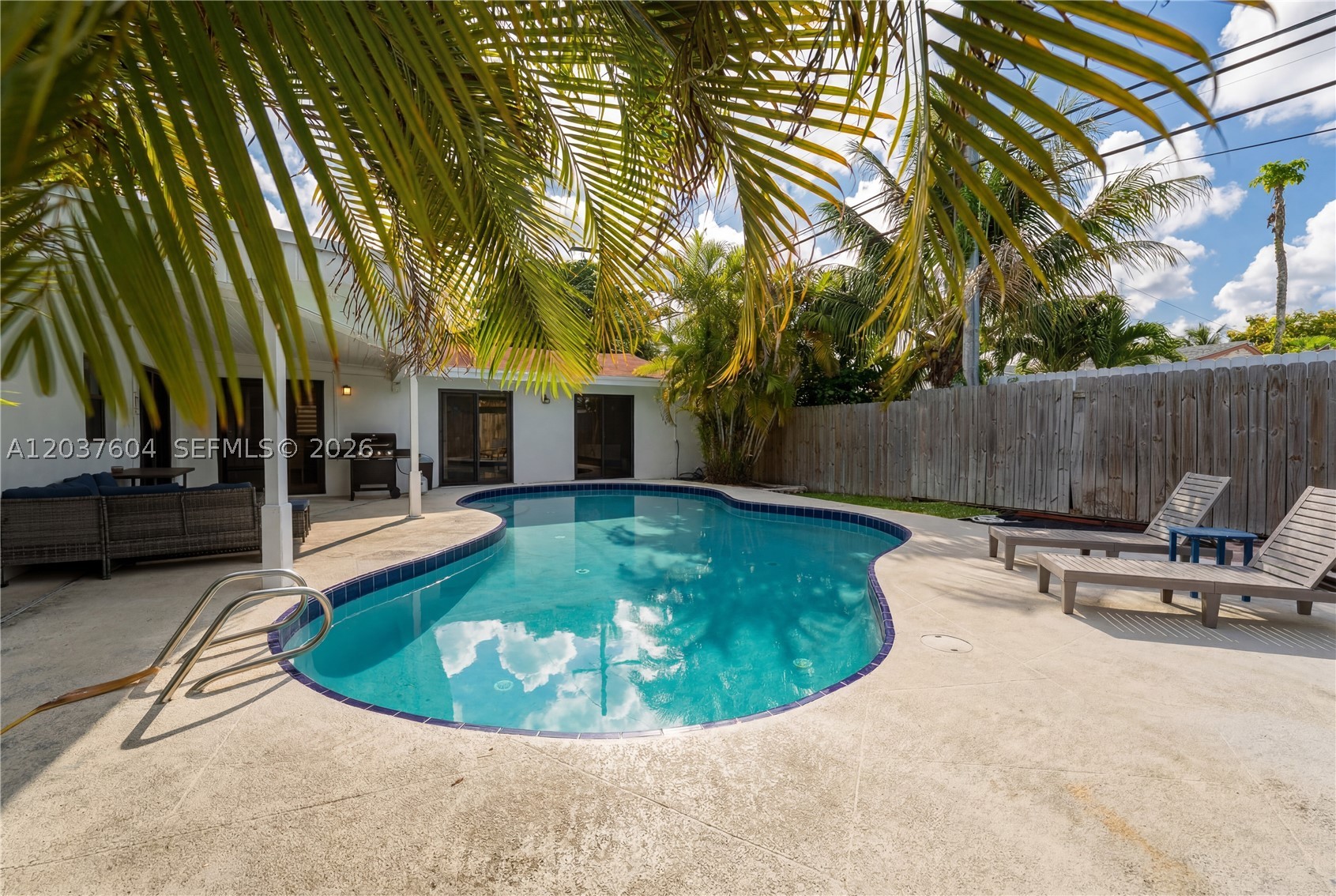 7395 SW 39th St, Miami FL 33155