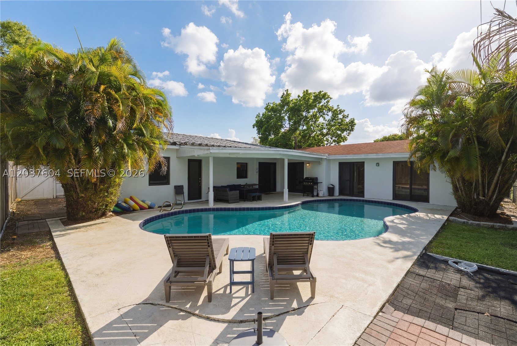7395 SW 39th St, Miami FL 33155