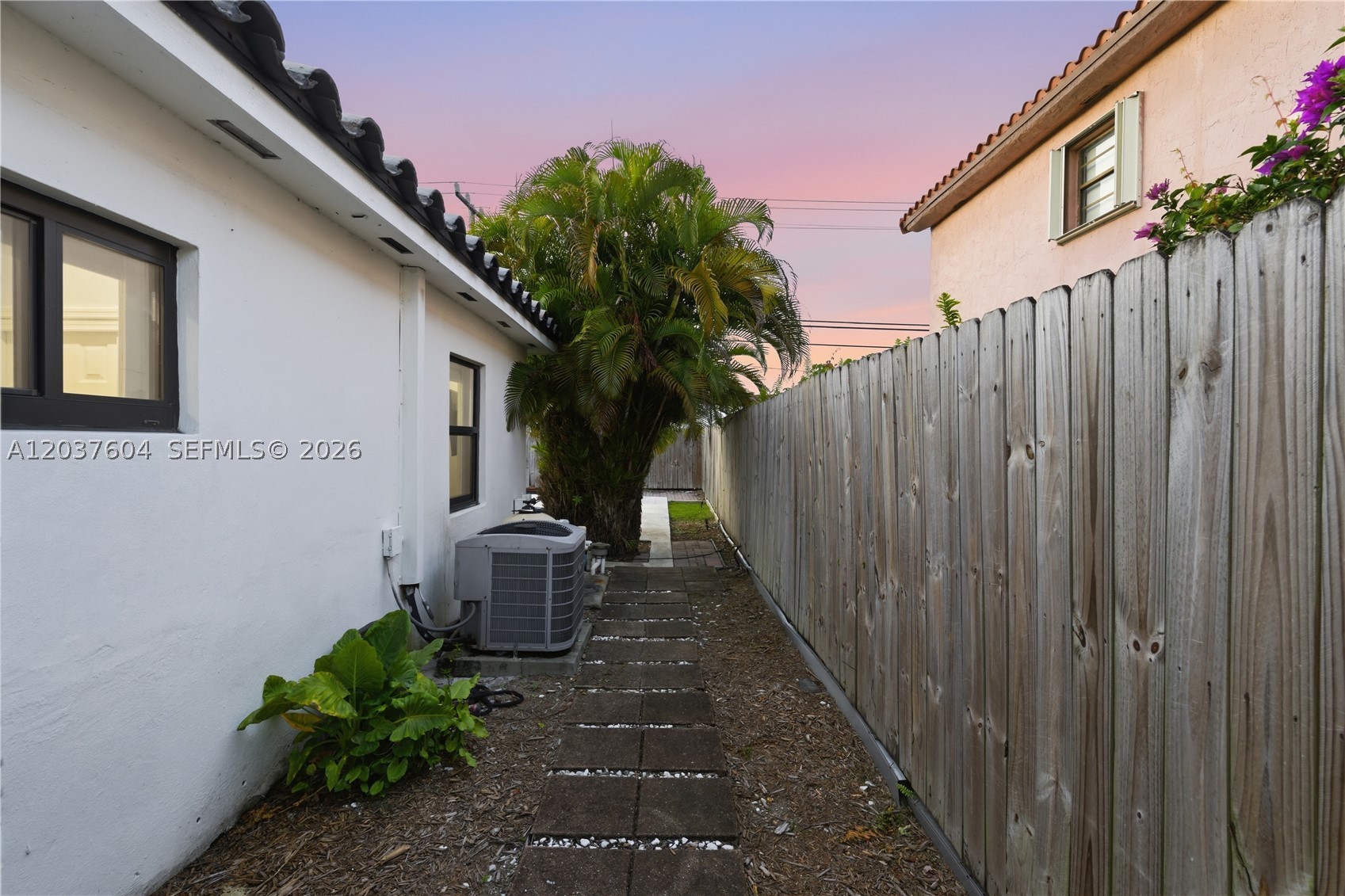 7395 SW 39th St, Miami FL 33155