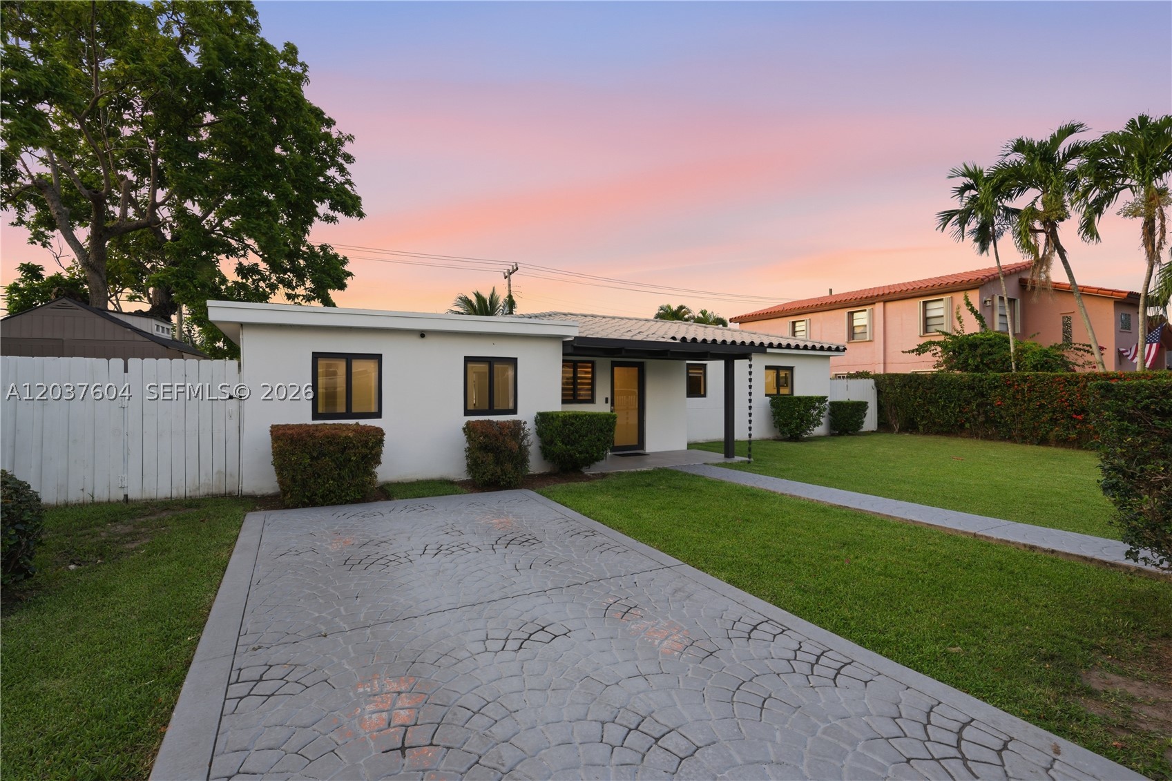 7395 SW 39th St, Miami FL 33155