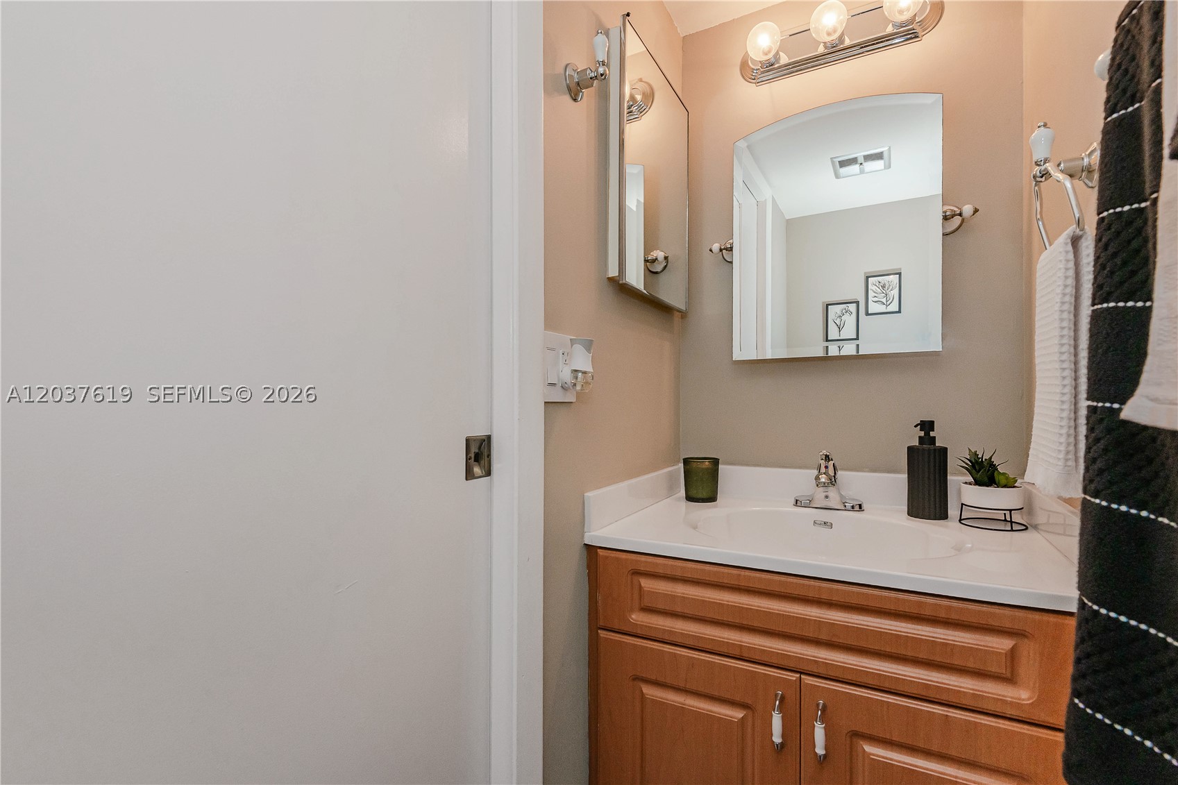 1052 W 79th St #11, Hialeah FL 33014