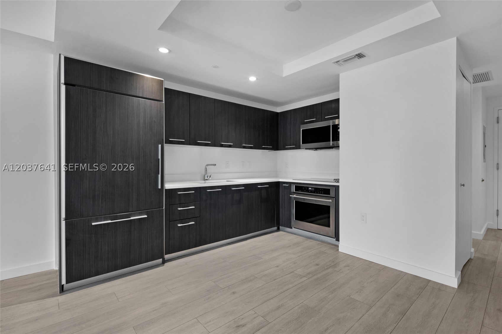 45 SW 9th St #2305, Miami FL 33130