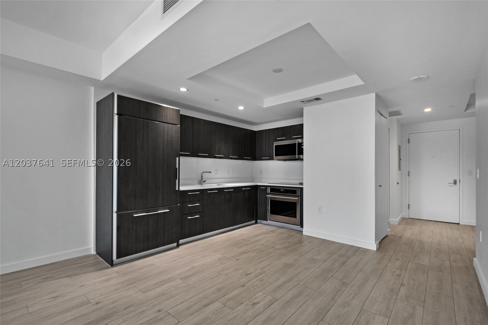 45 SW 9th St #2305, Miami FL 33130