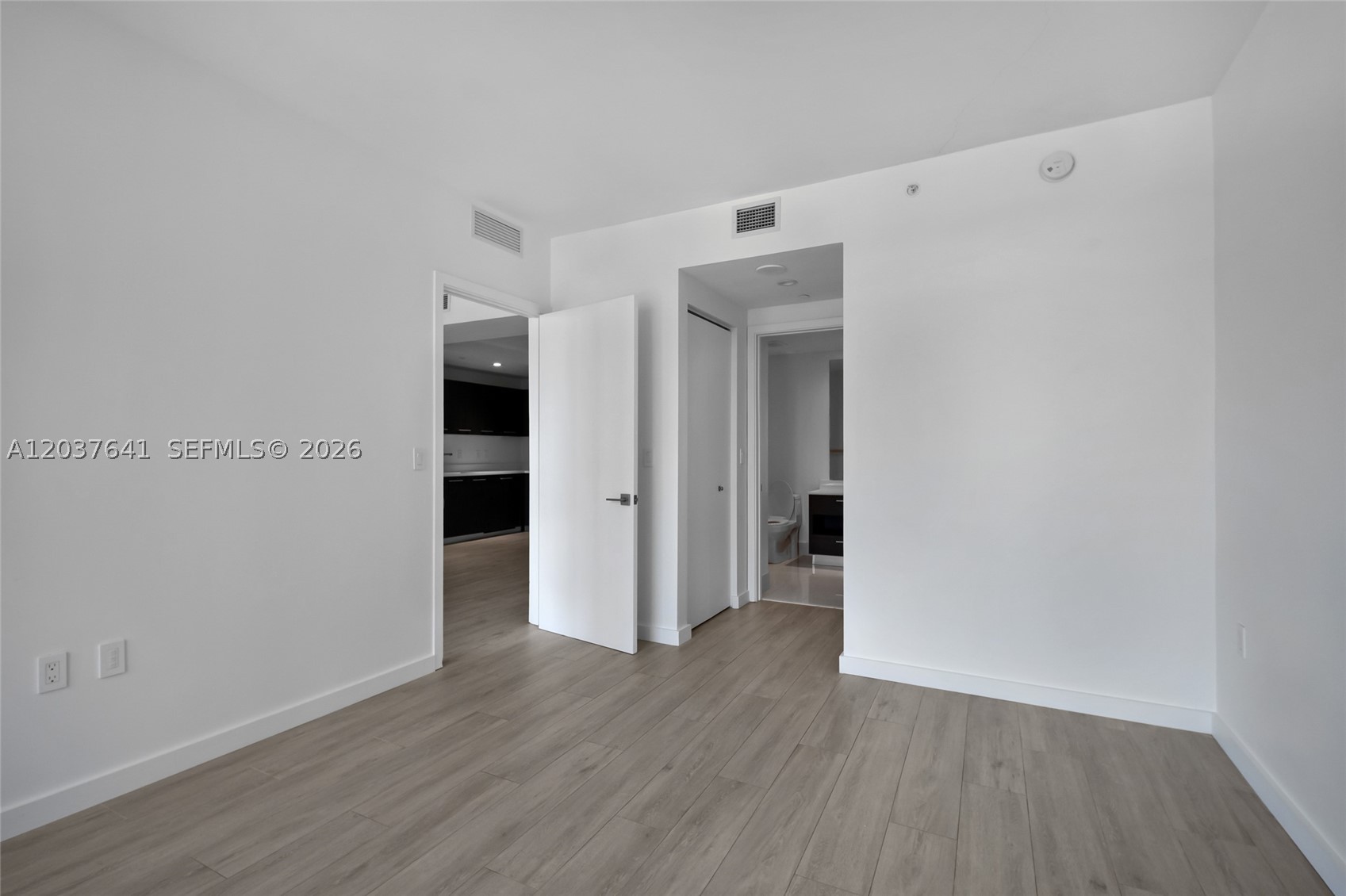 45 SW 9th St #2305, Miami FL 33130