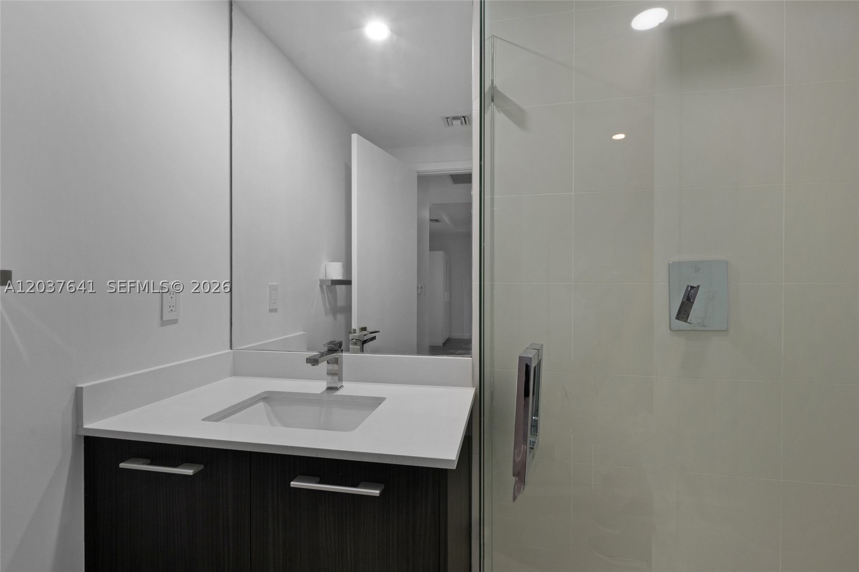 45 SW 9th St #2305, Miami FL 33130