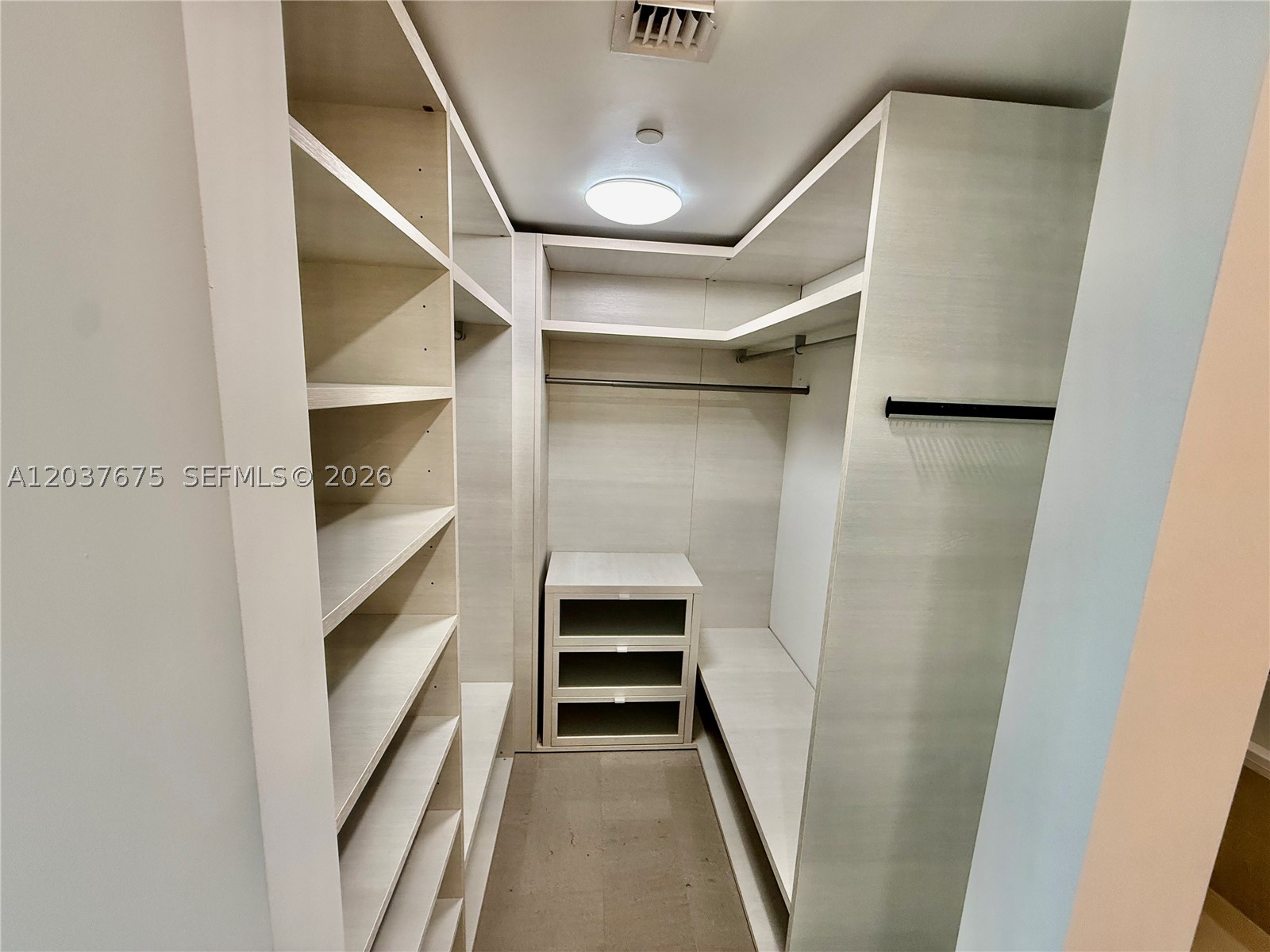 68 SE 6th St #2707, Miami FL 33131