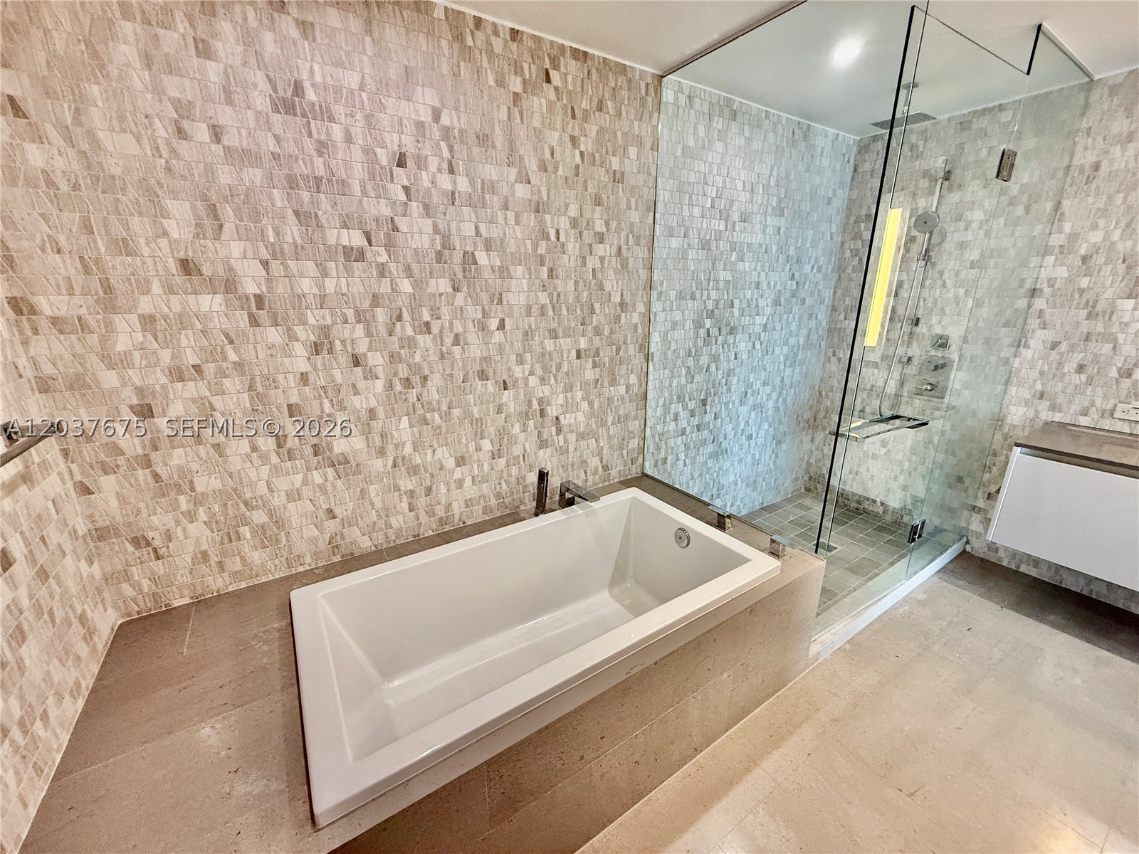 68 SE 6th St #2707, Miami FL 33131