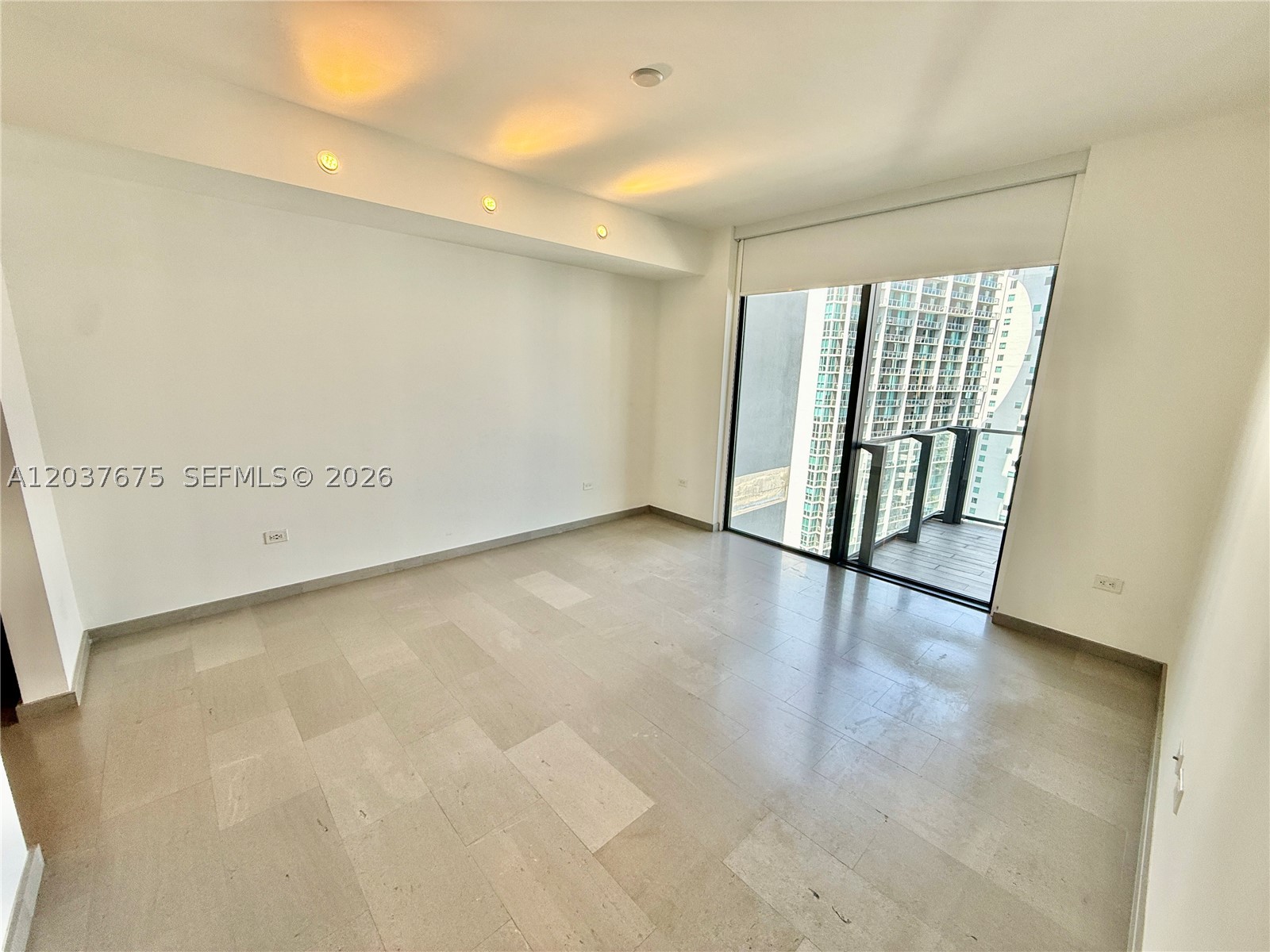 68 SE 6th St #2707, Miami FL 33131