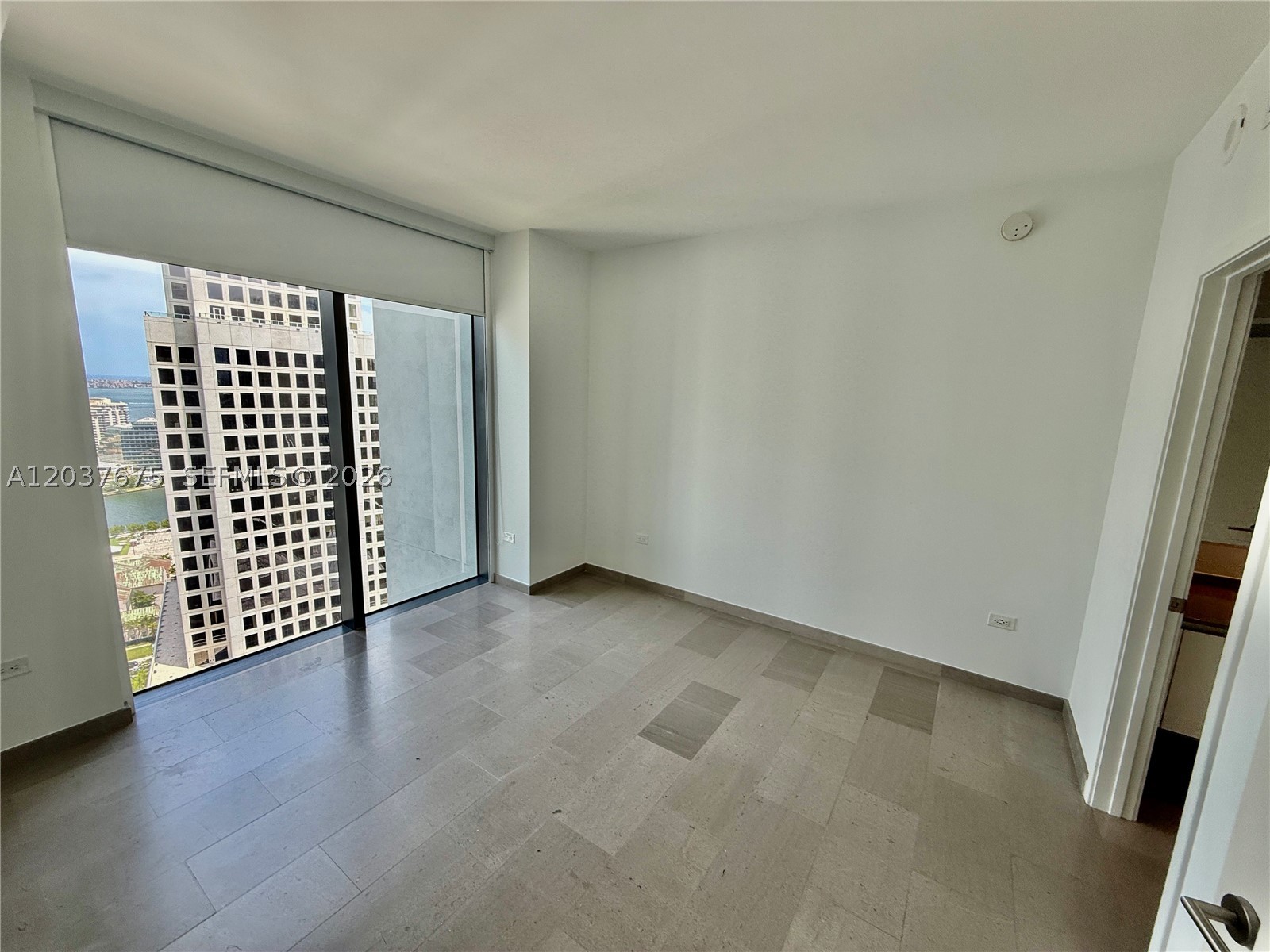 68 SE 6th St #2707, Miami FL 33131