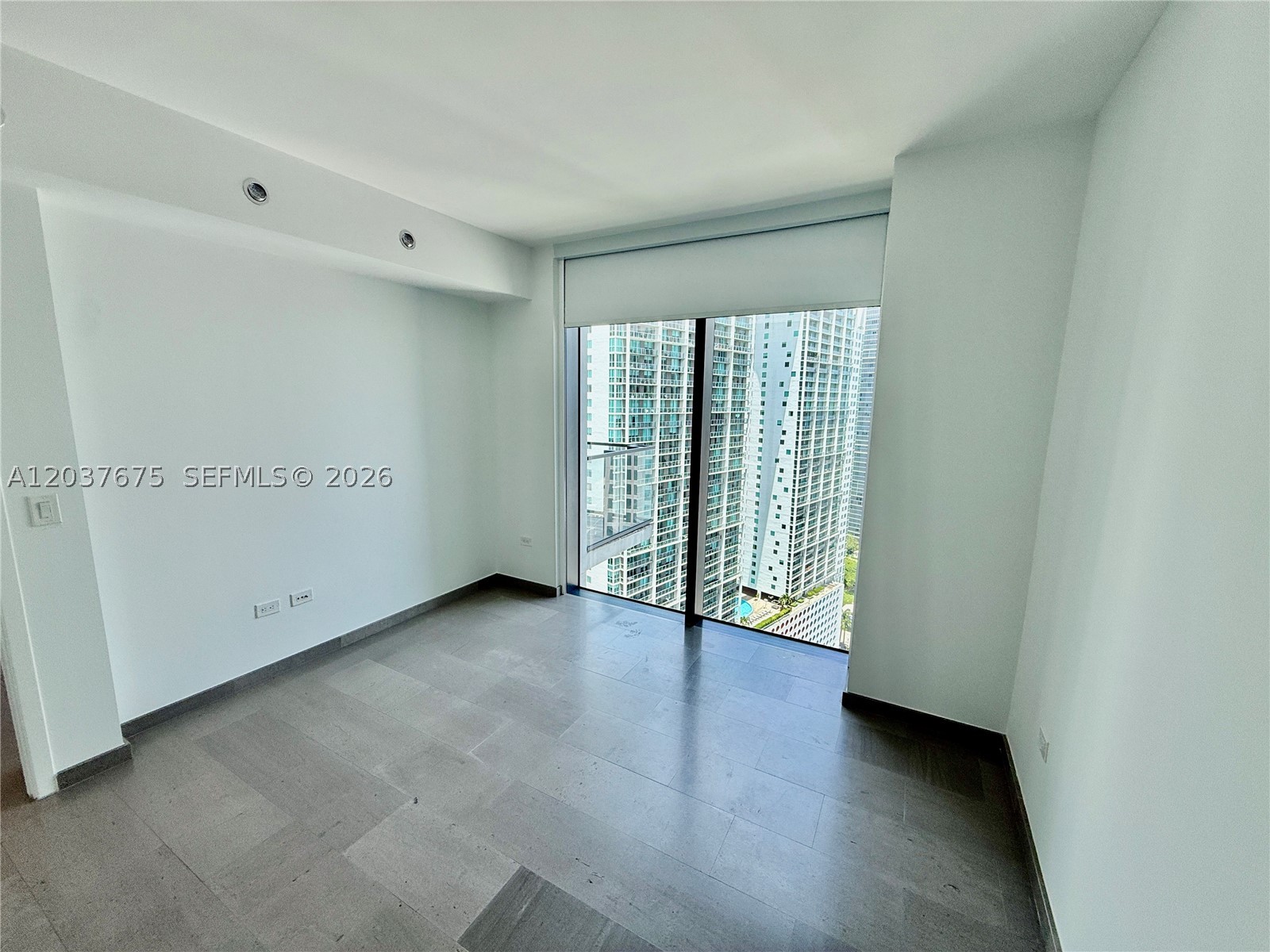 68 SE 6th St #2707, Miami FL 33131