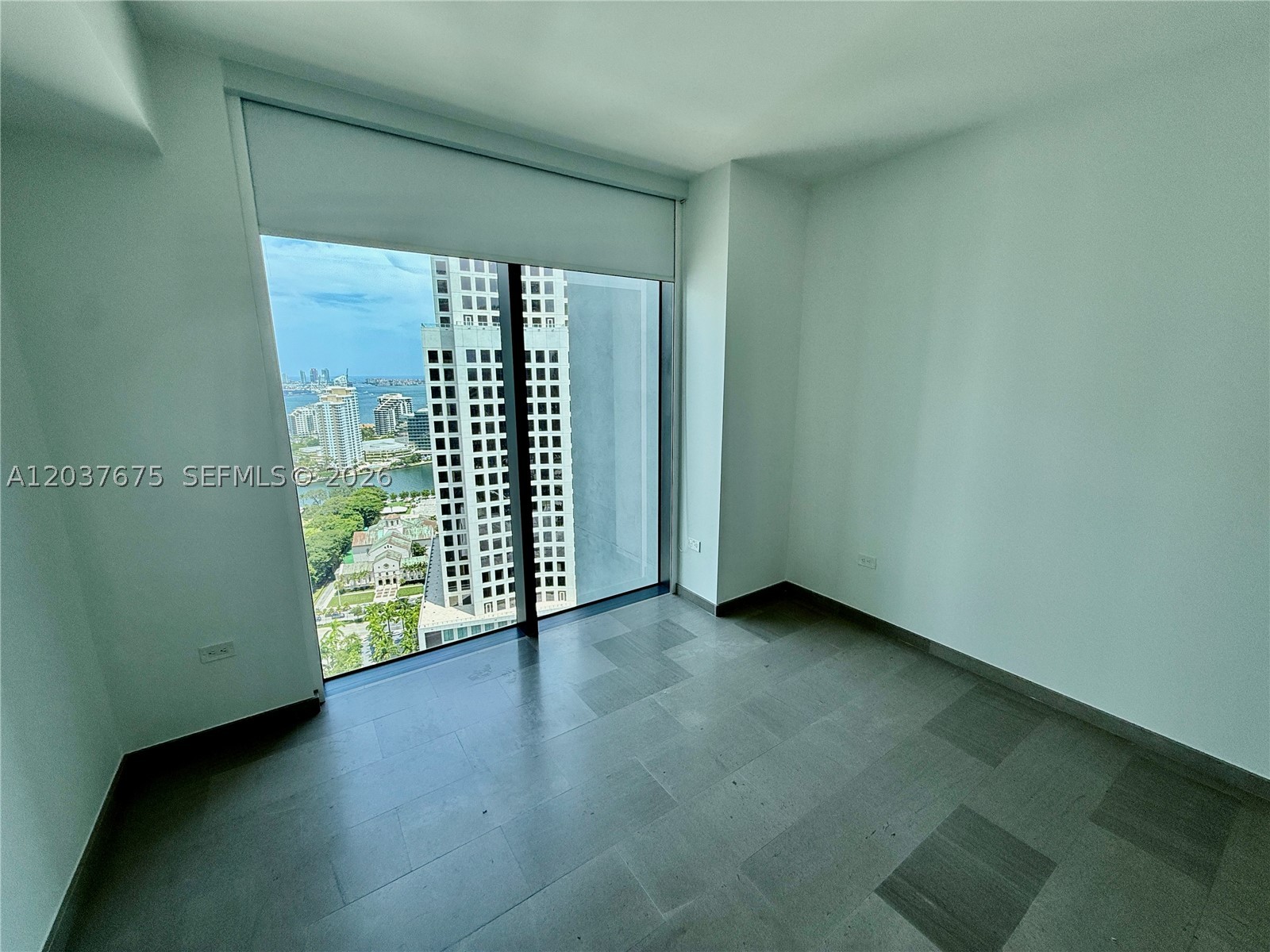 68 SE 6th St #2707, Miami FL 33131