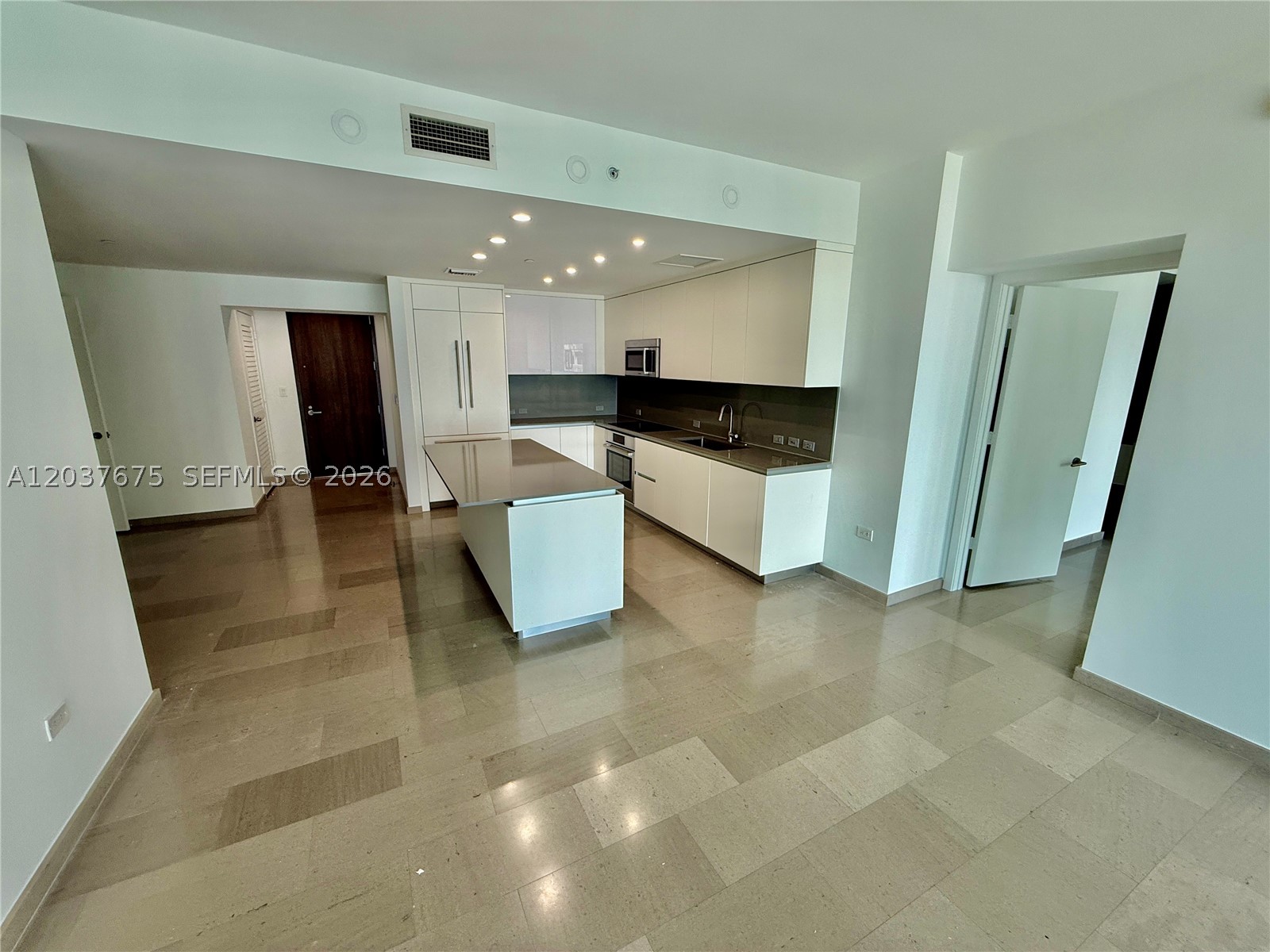68 SE 6th St #2707, Miami FL 33131