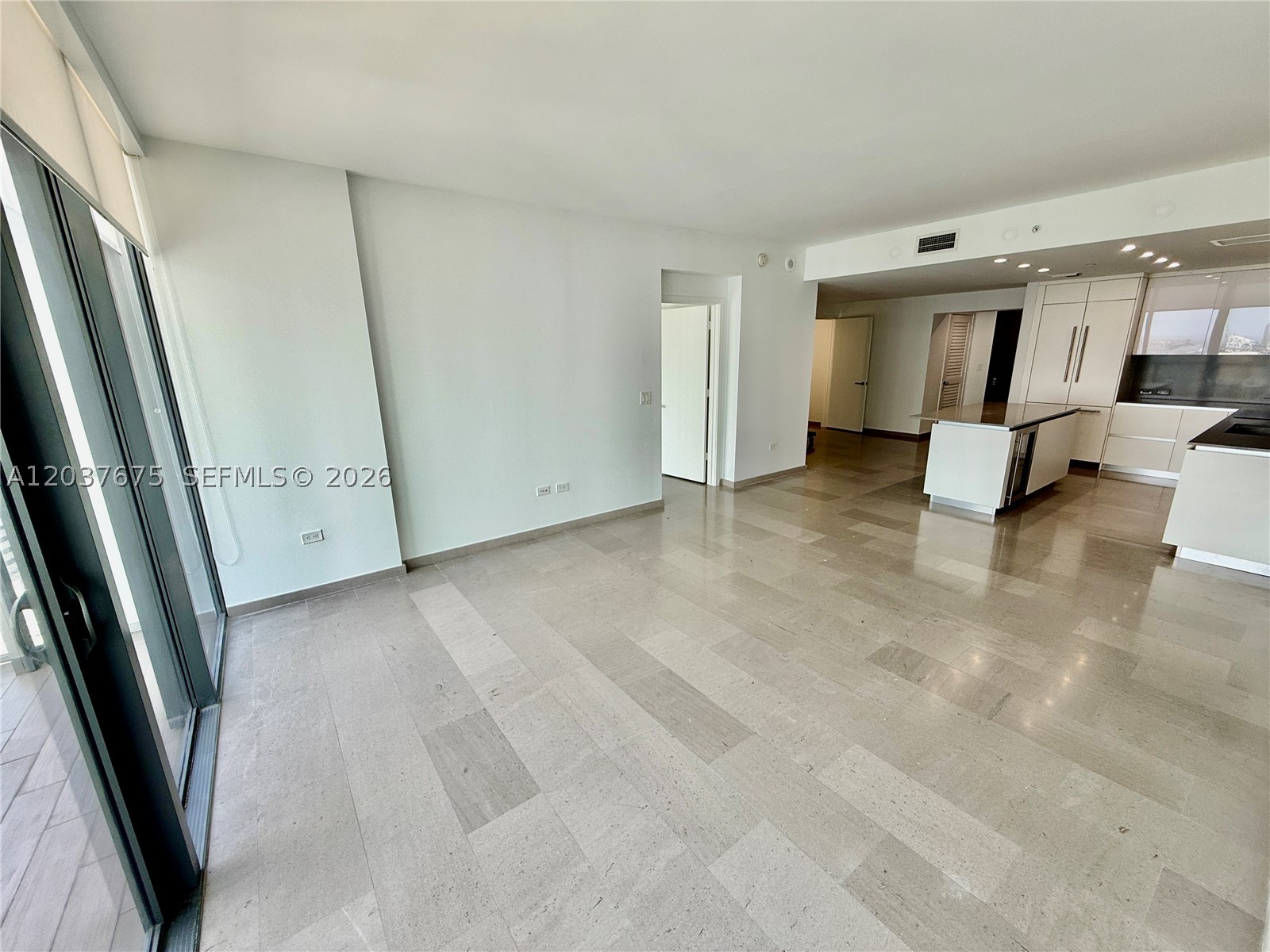 68 SE 6th St #2707, Miami FL 33131