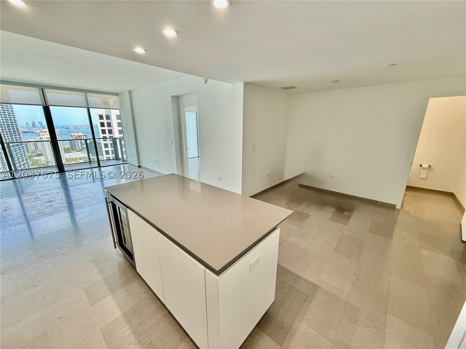 68 SE 6th St #2707, Miami FL 33131