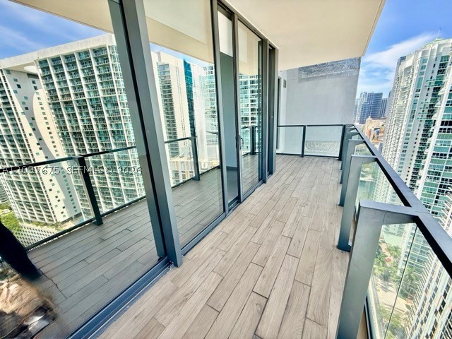 68 SE 6th St #2707, Miami FL 33131