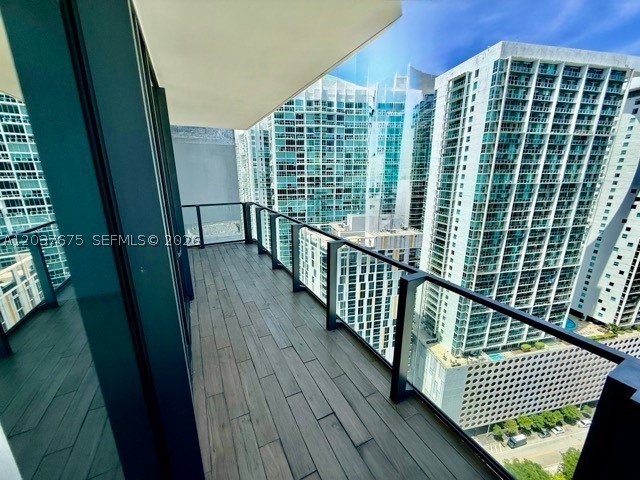 68 SE 6th St #2707, Miami FL 33131