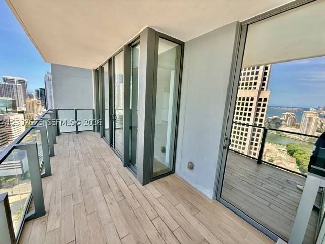 68 SE 6th St #2707, Miami FL 33131