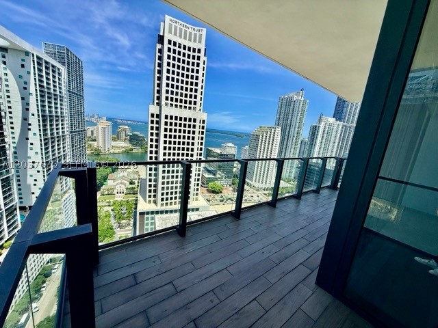 68 SE 6th St #2707, Miami FL 33131