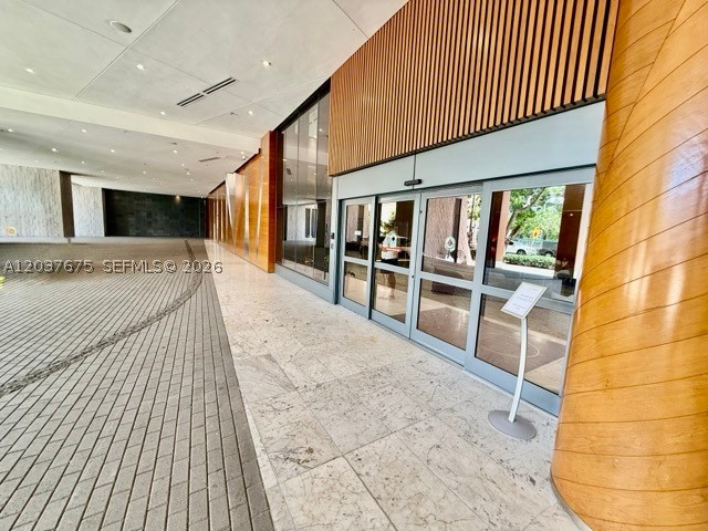 68 SE 6th St #2707, Miami FL 33131