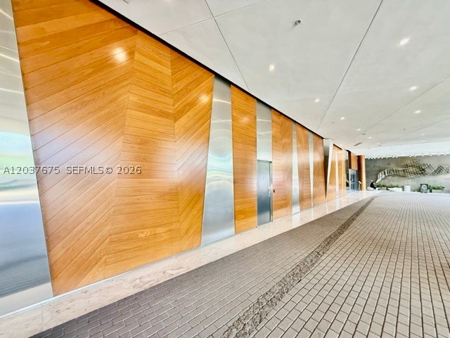 68 SE 6th St #2707, Miami FL 33131